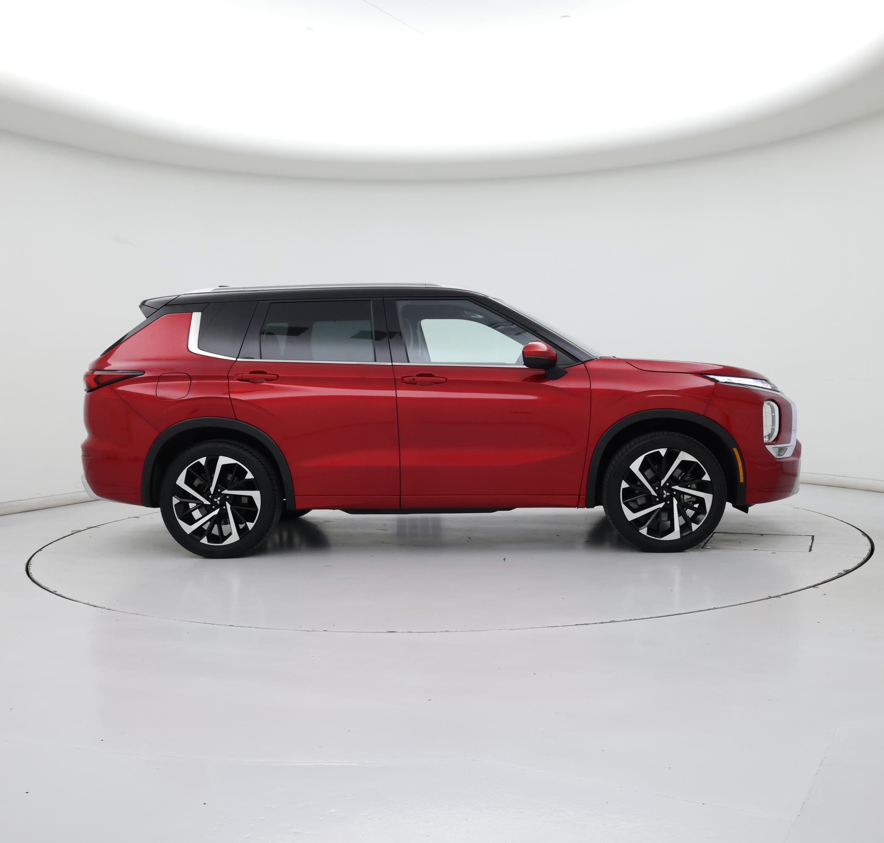 Thumbnail: 2023 Mitsubishi Outlander - 7