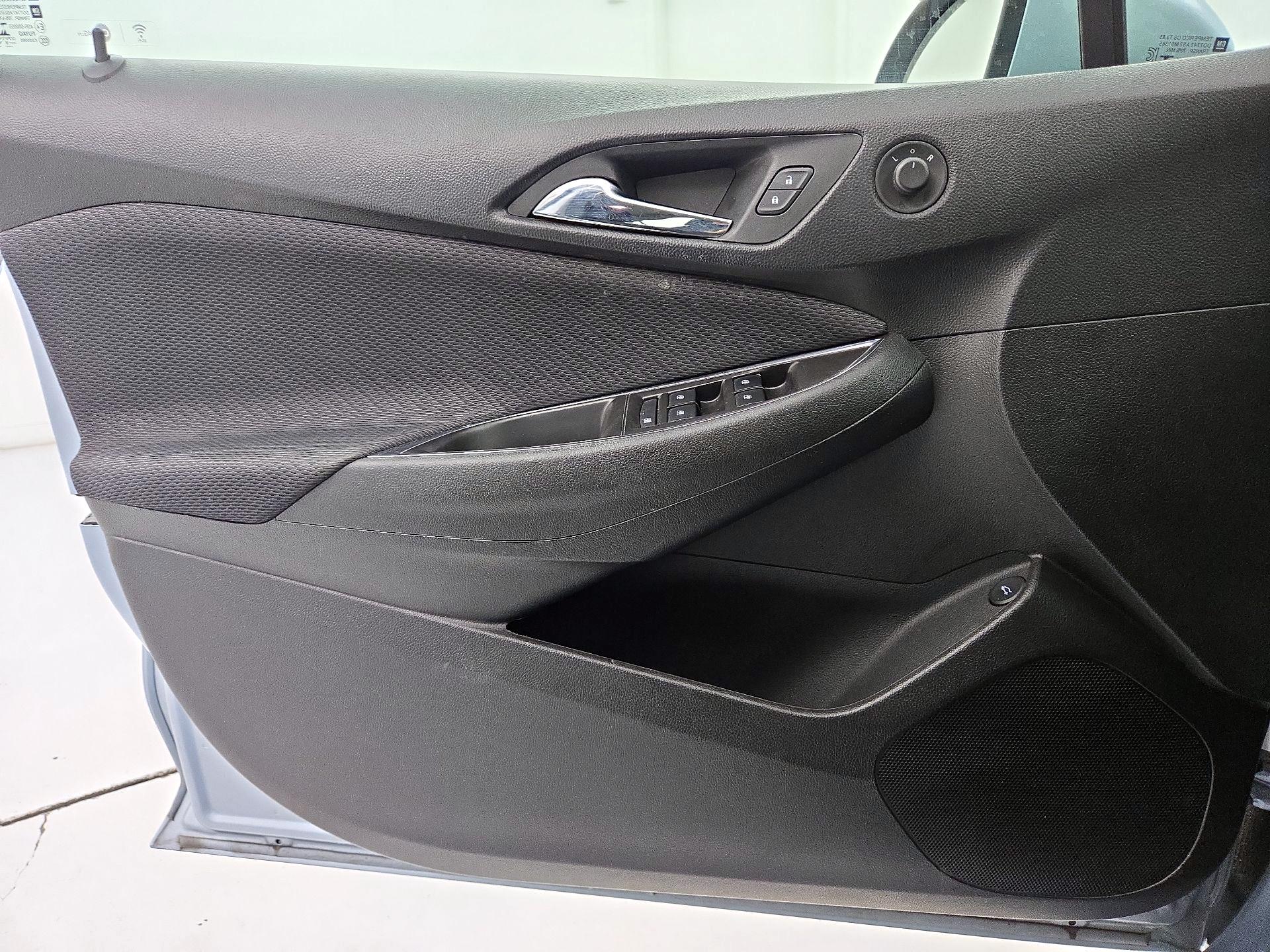 Thumbnail: 2018 Chevrolet Cruze - 12