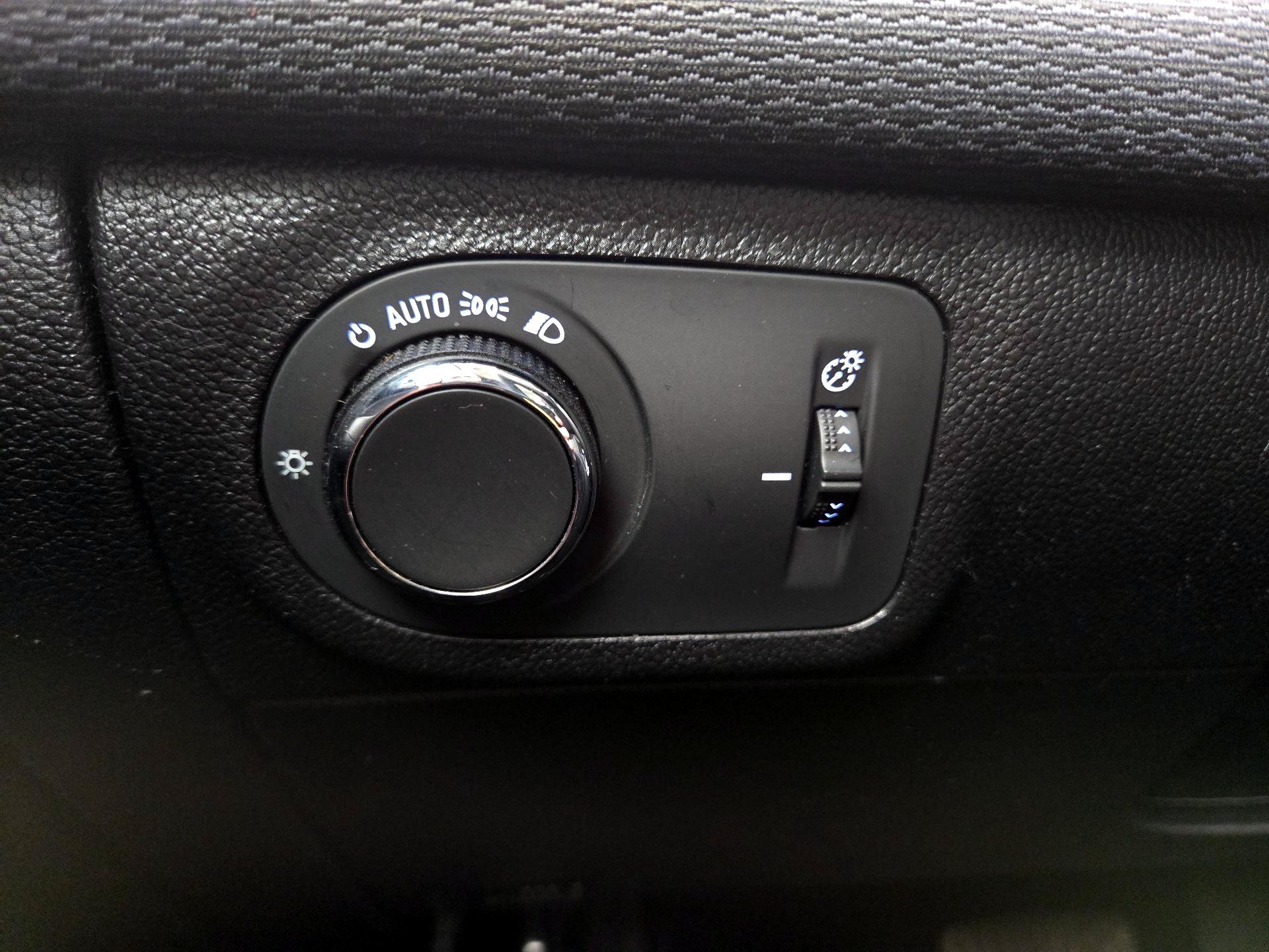 Thumbnail: 2018 Chevrolet Cruze - 13