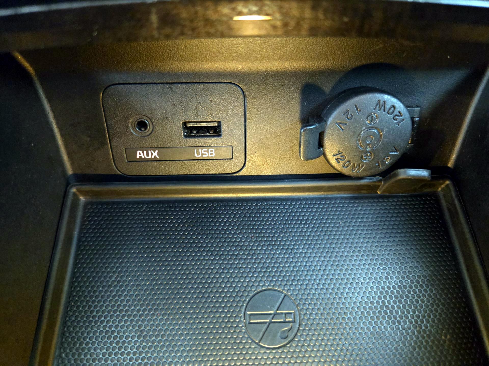 Thumbnail: 2015 Kia Cadenza - 19