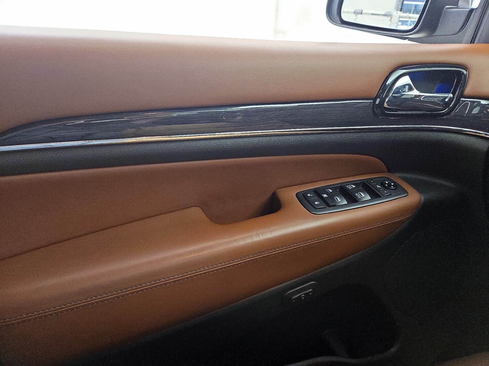 Thumbnail: 2020 Jeep Grand Cherokee - 12