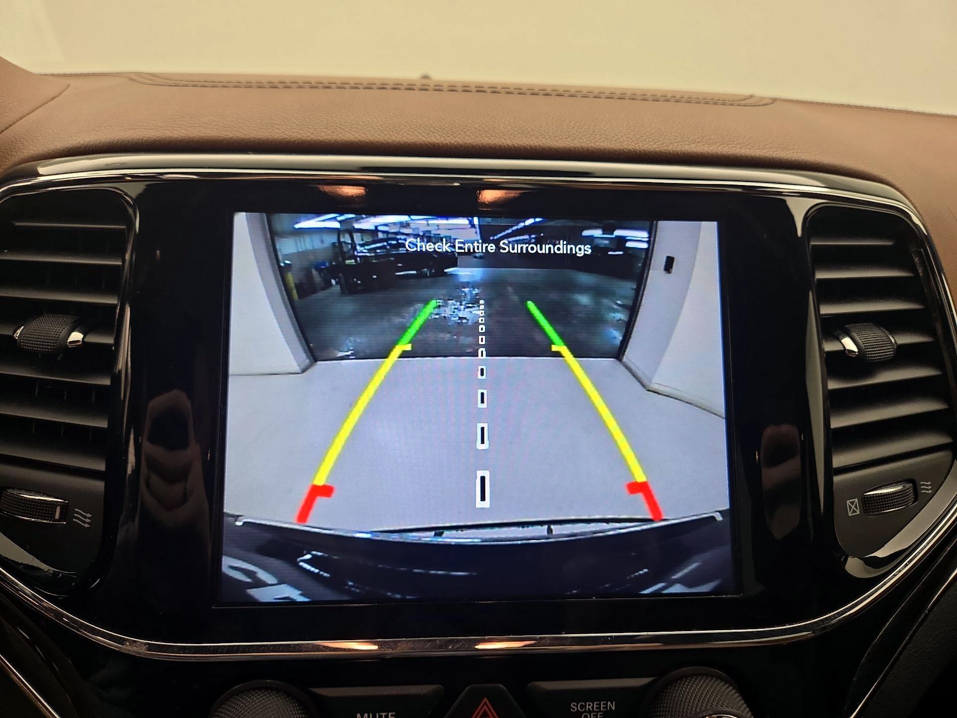 Thumbnail: 2020 Jeep Grand Cherokee - 15