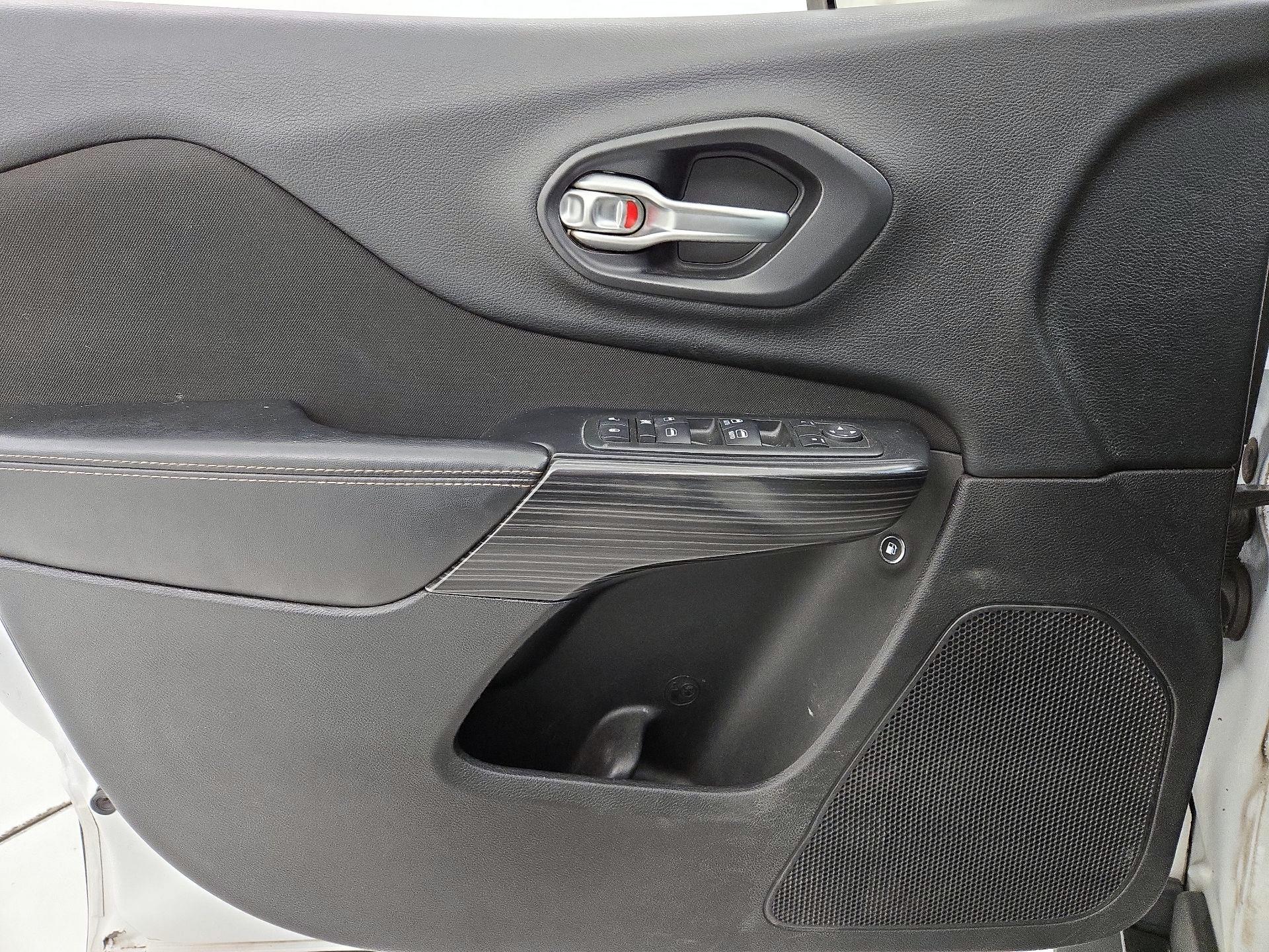 Thumbnail: 2014 Jeep Cherokee - 12