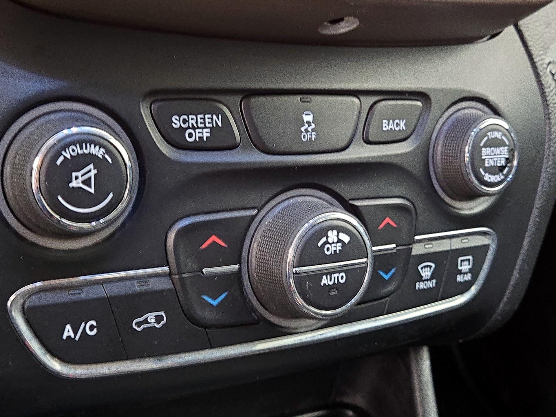 Thumbnail: 2014 Jeep Cherokee - 15