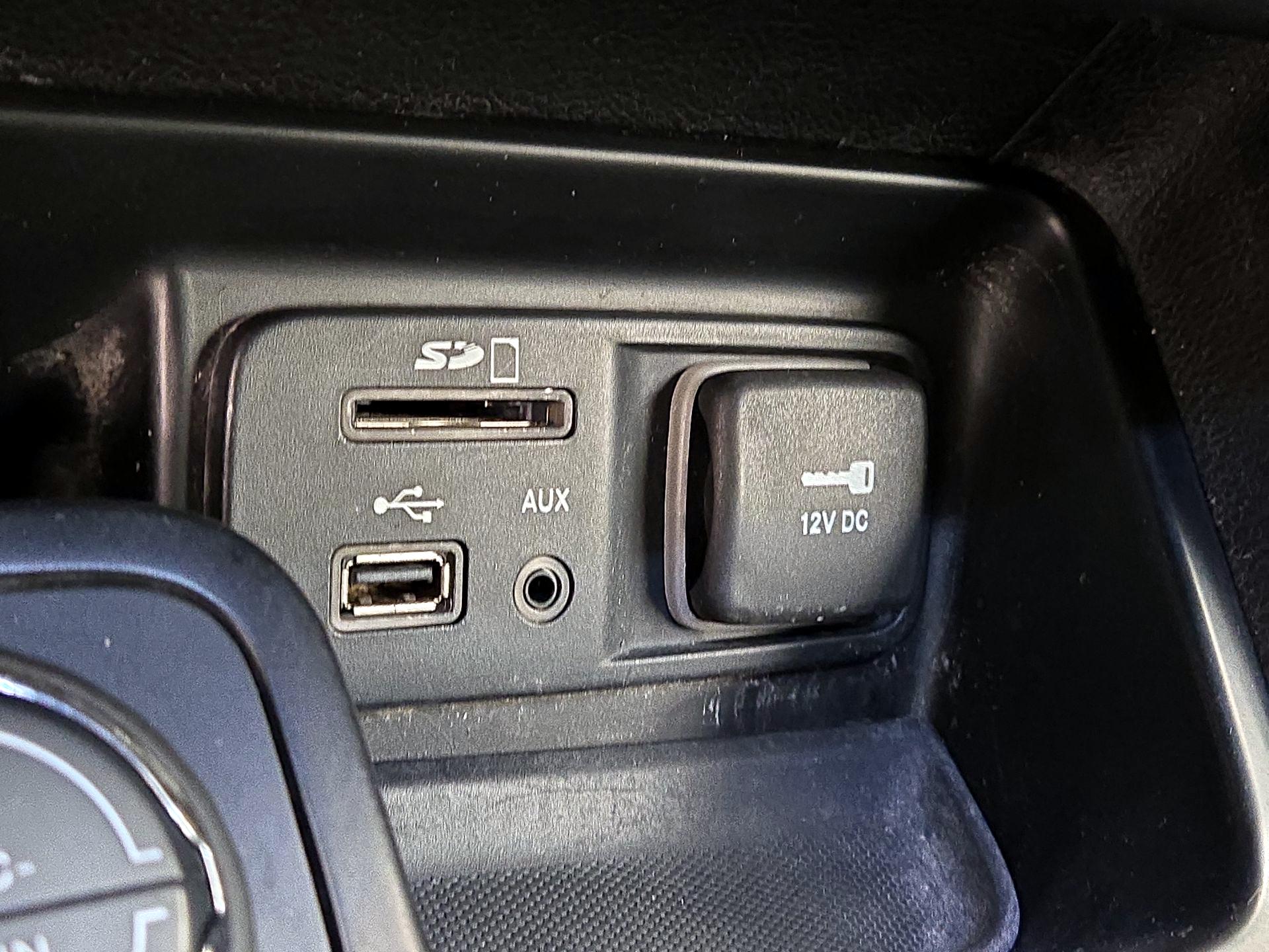 Thumbnail: 2014 Jeep Cherokee - 17