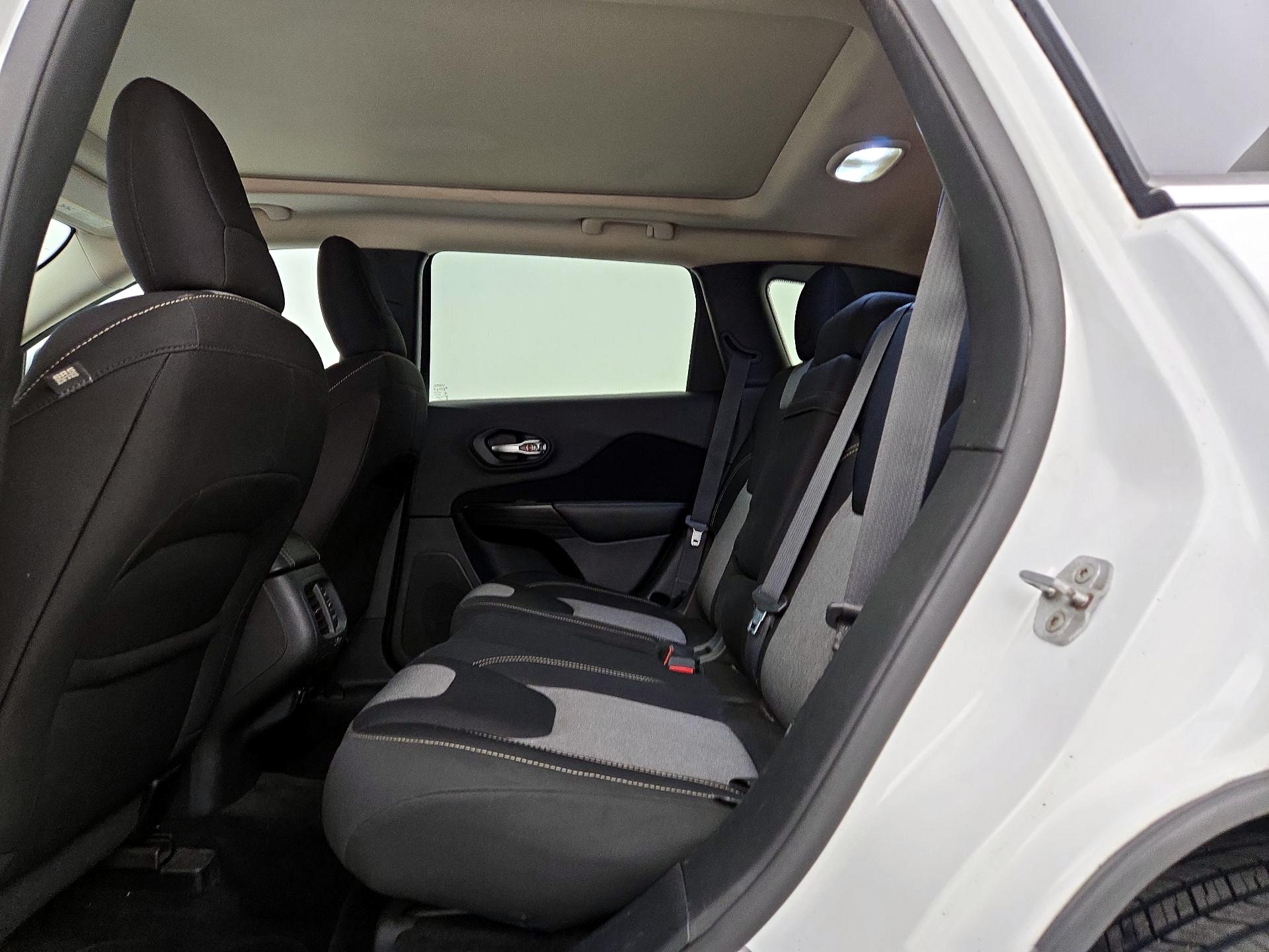 Thumbnail: 2014 Jeep Cherokee - 19