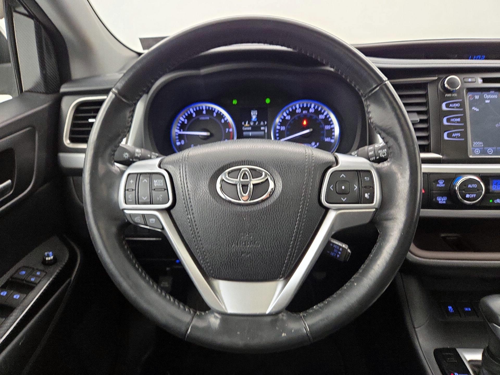 Thumbnail: 2015 Toyota Highlander - 10