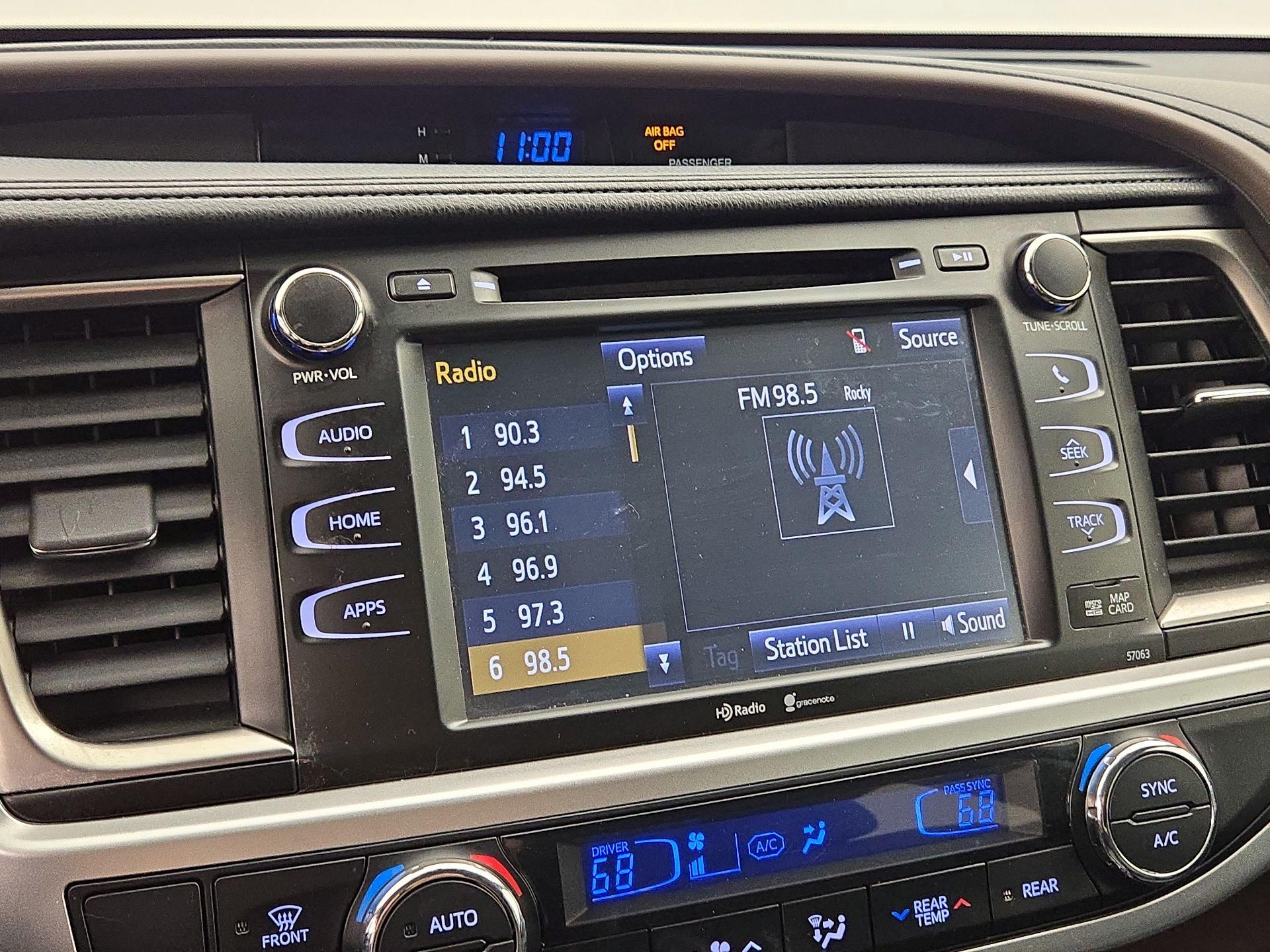 Thumbnail: 2015 Toyota Highlander - 16