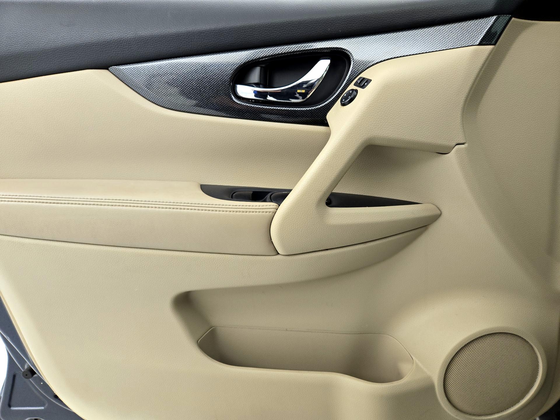 Thumbnail: 2016 Nissan Rogue - 12