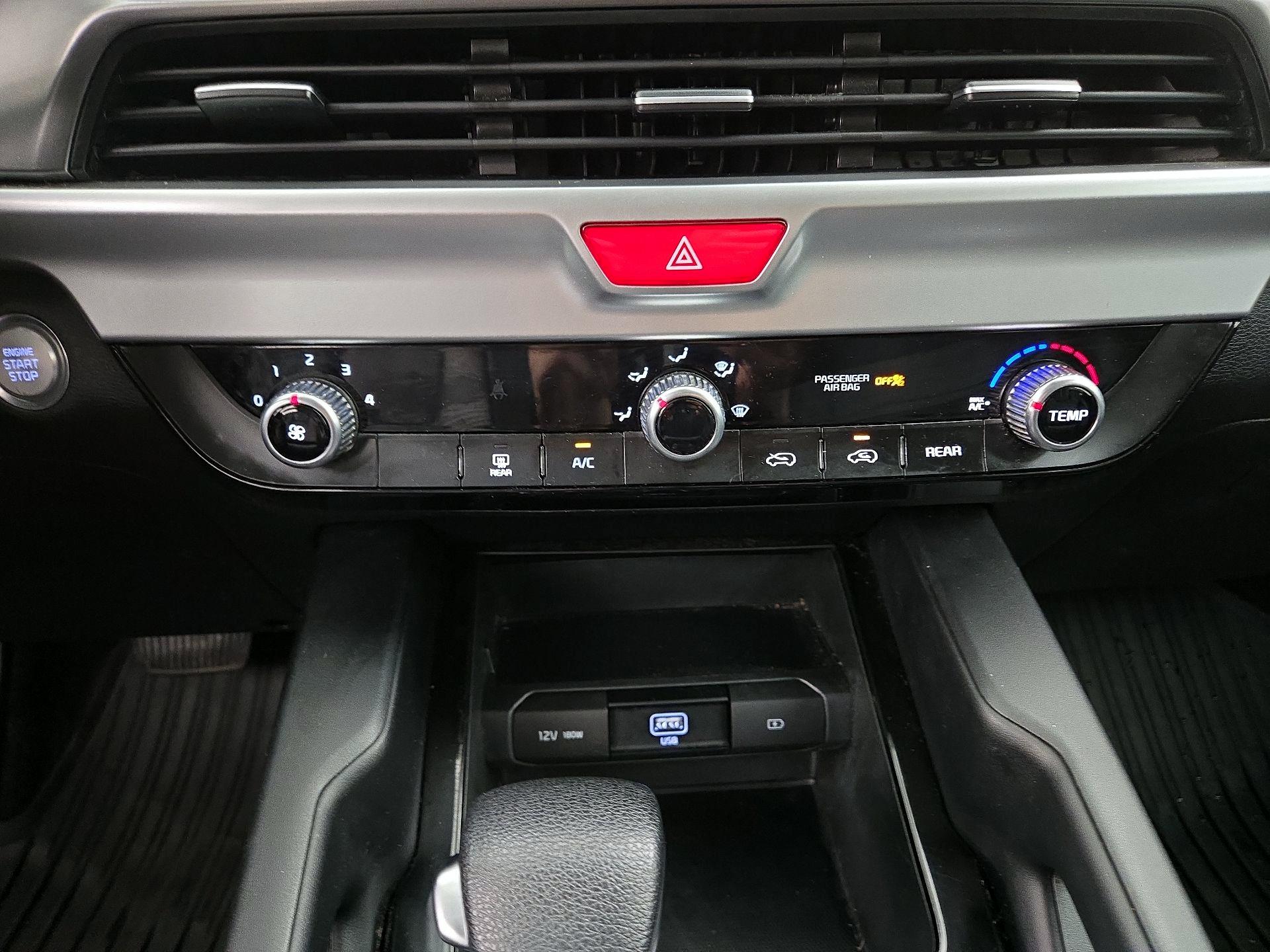 Thumbnail: 2020 Kia Telluride - 16