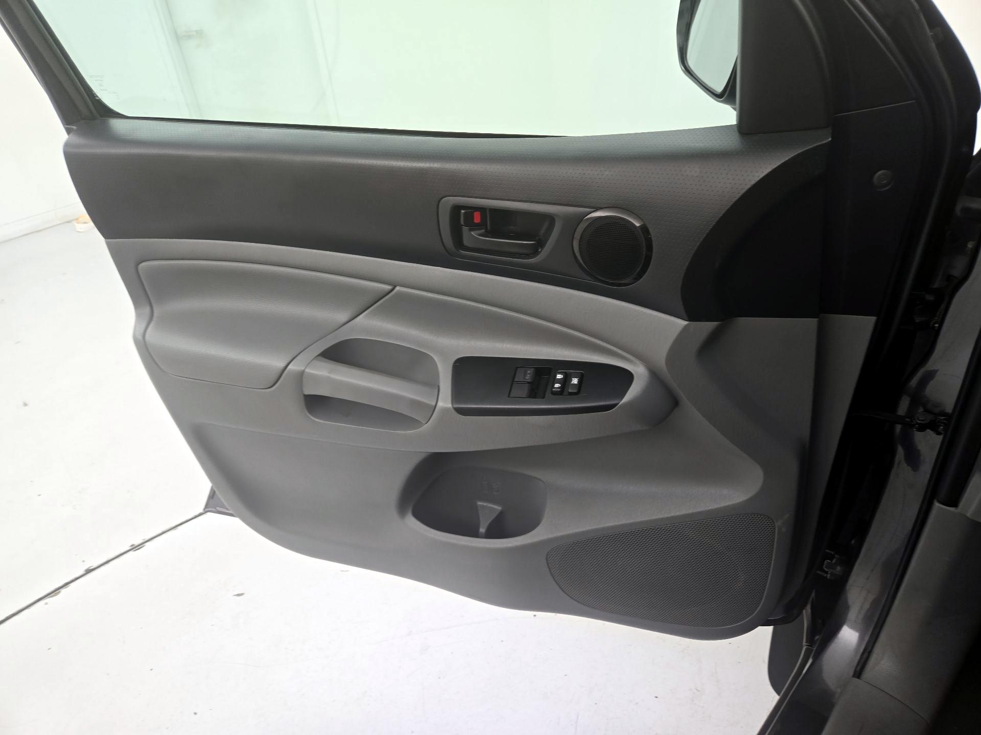 Thumbnail: 2015 Toyota Tacoma - 12