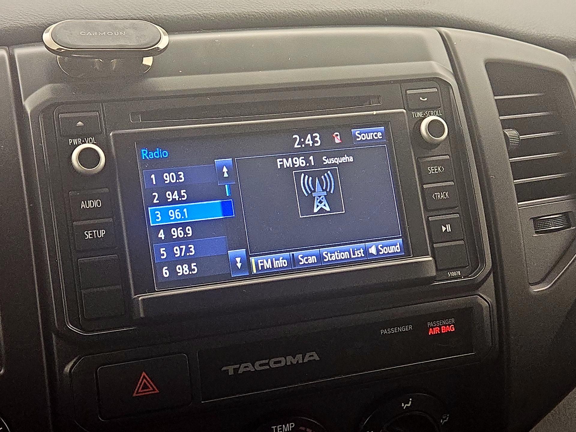 Thumbnail: 2015 Toyota Tacoma - 15