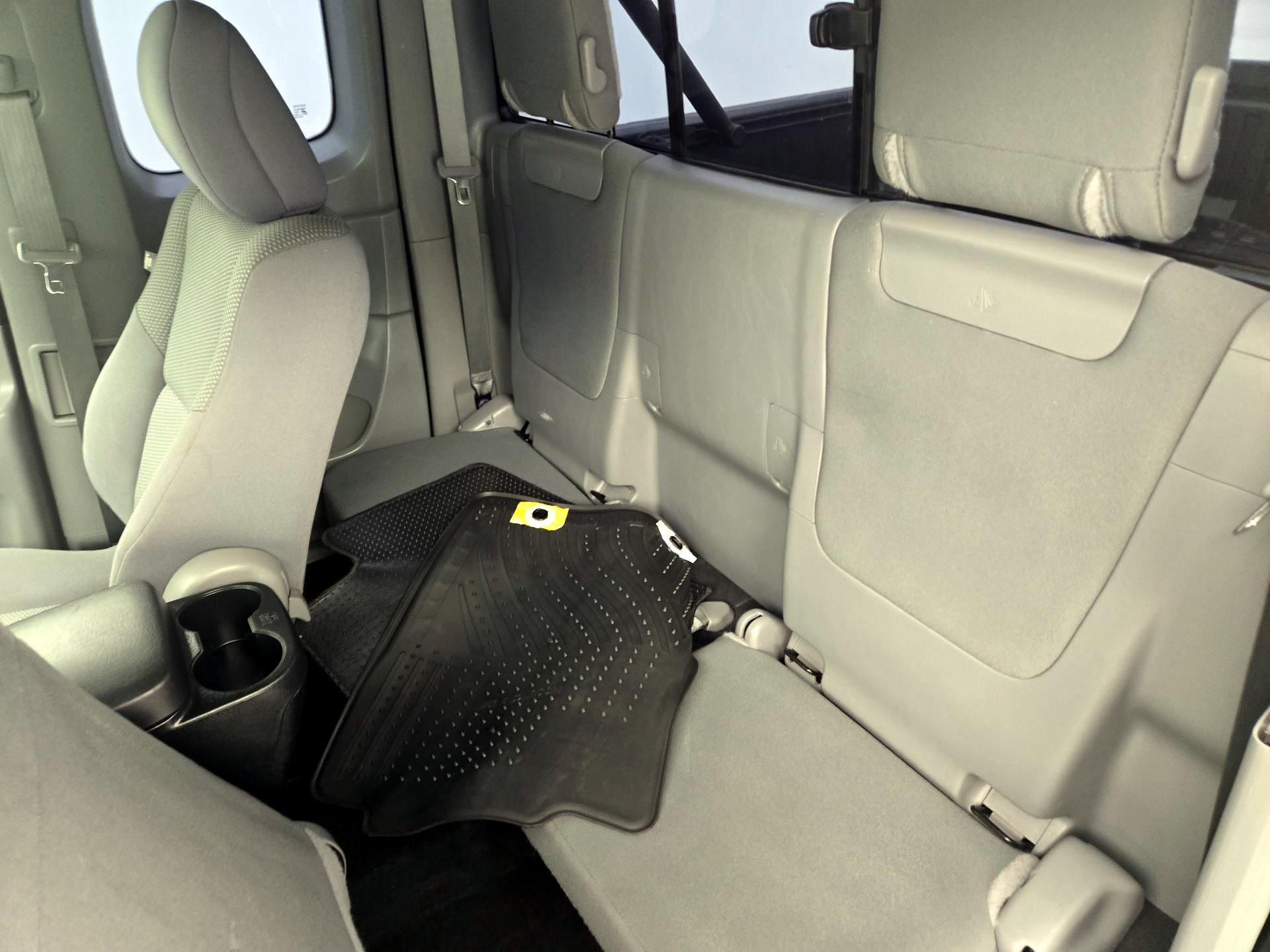 Thumbnail: 2015 Toyota Tacoma - 18