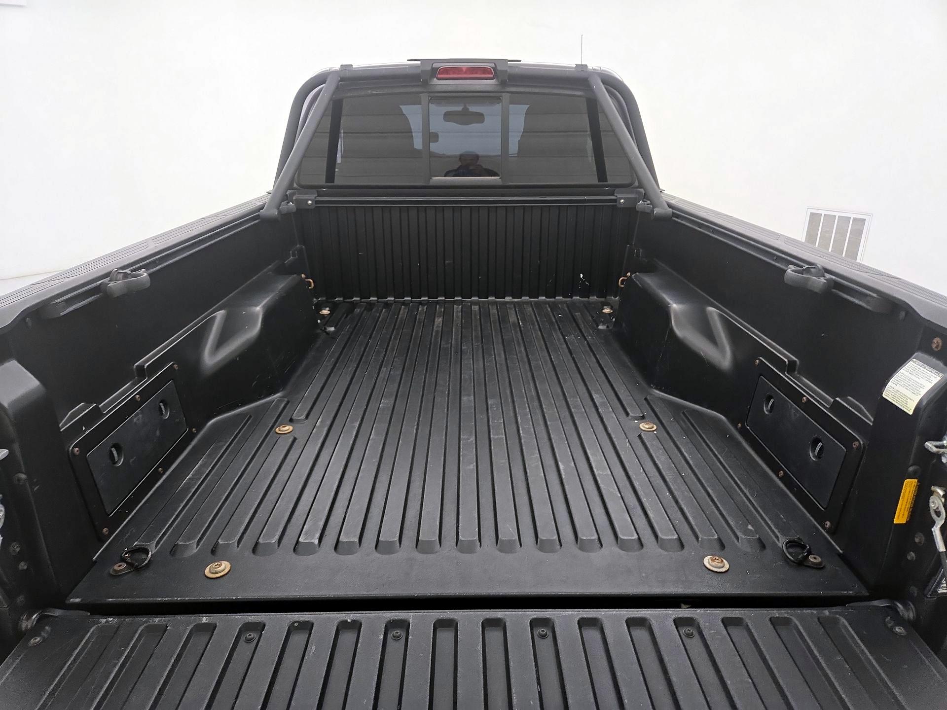 Thumbnail: 2015 Toyota Tacoma - 19