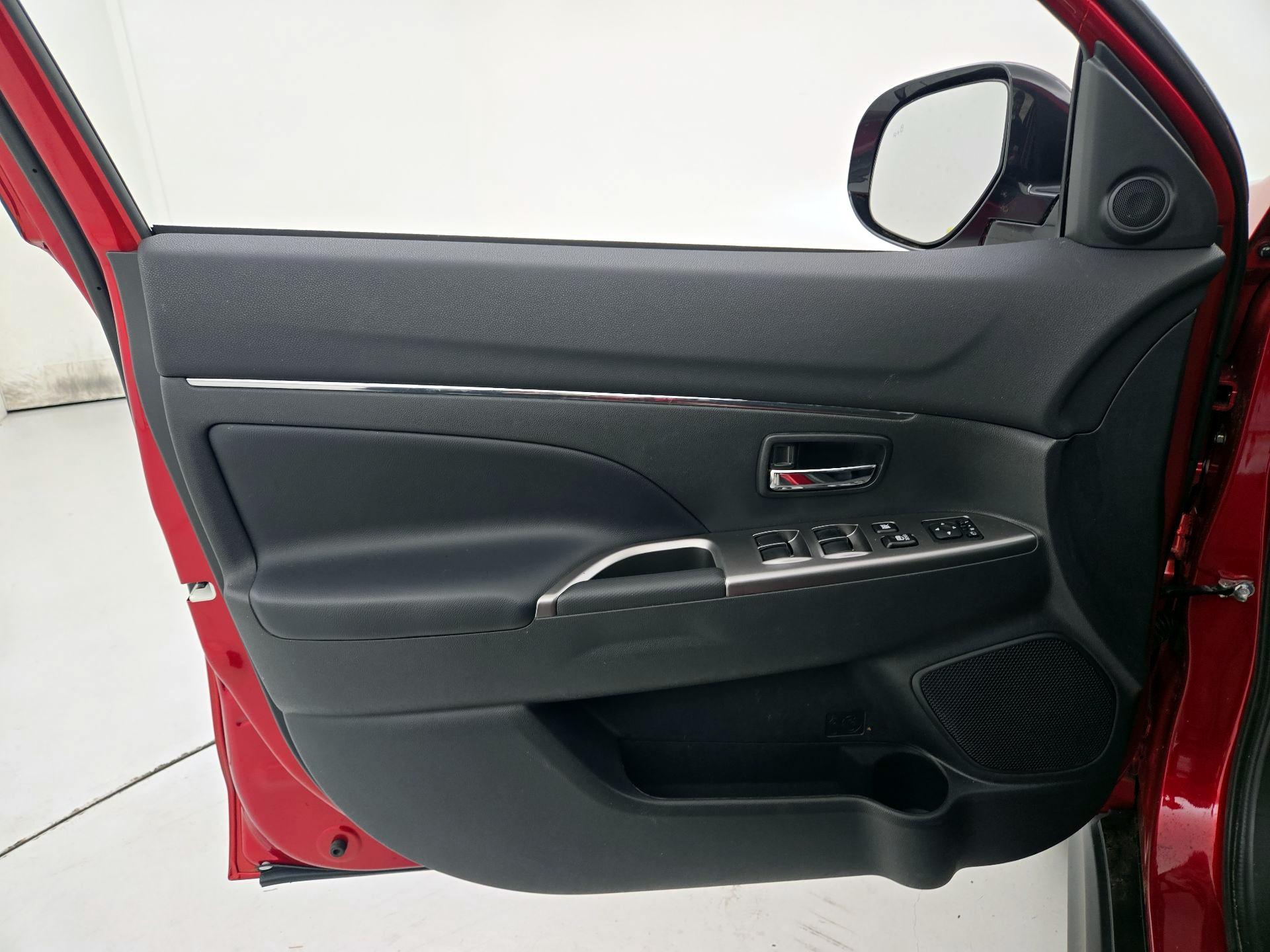 Thumbnail: 2022 Mitsubishi Outlander Sport - 12