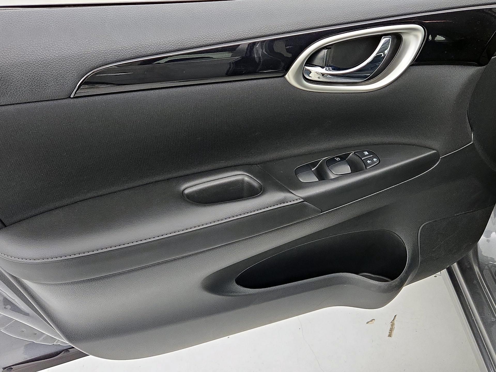 Thumbnail: 2019 Nissan Sentra - 12