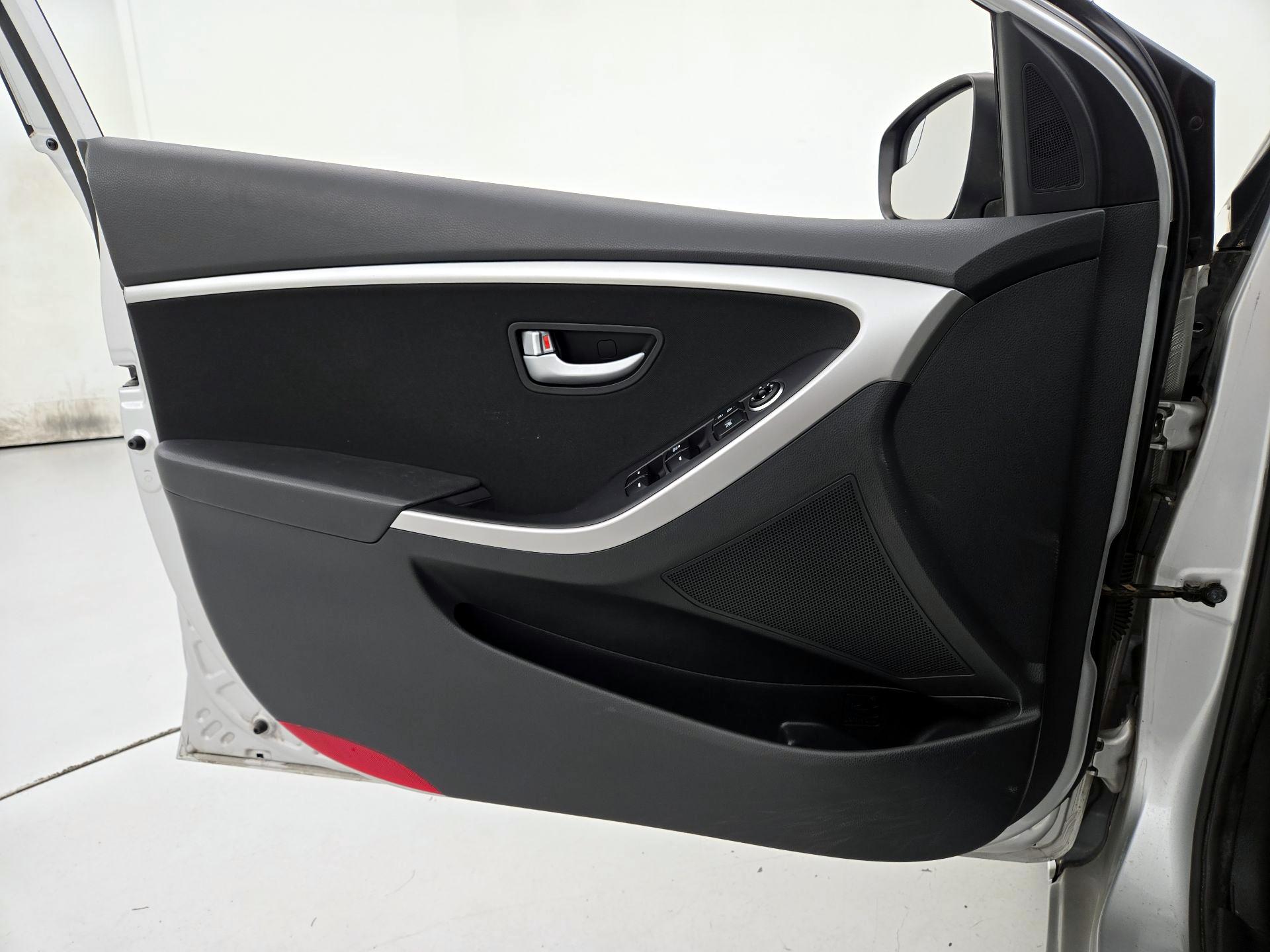 Thumbnail: 2014 Hyundai Elantra - 12