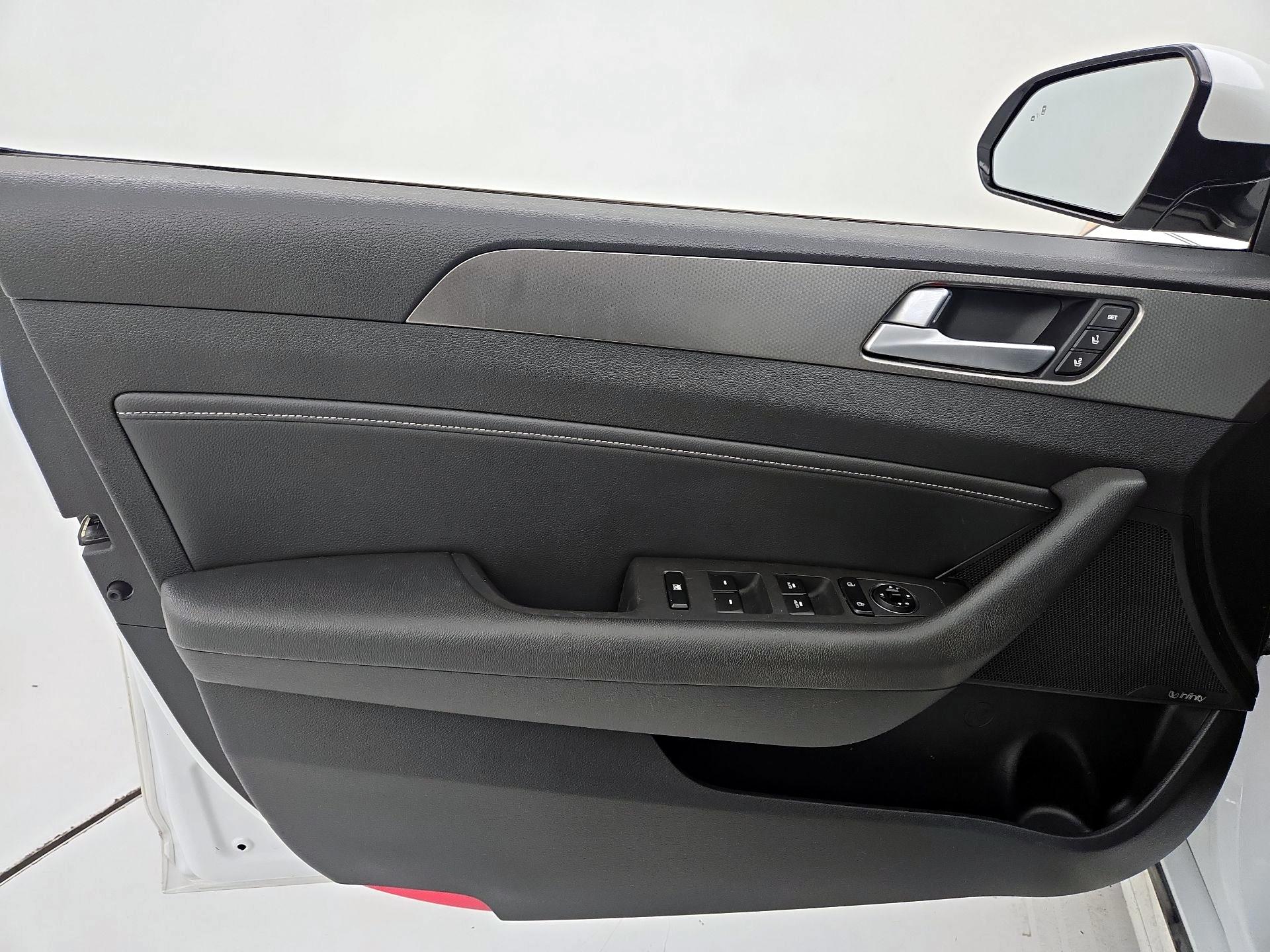 Thumbnail: 2015 Hyundai Sonata - 12