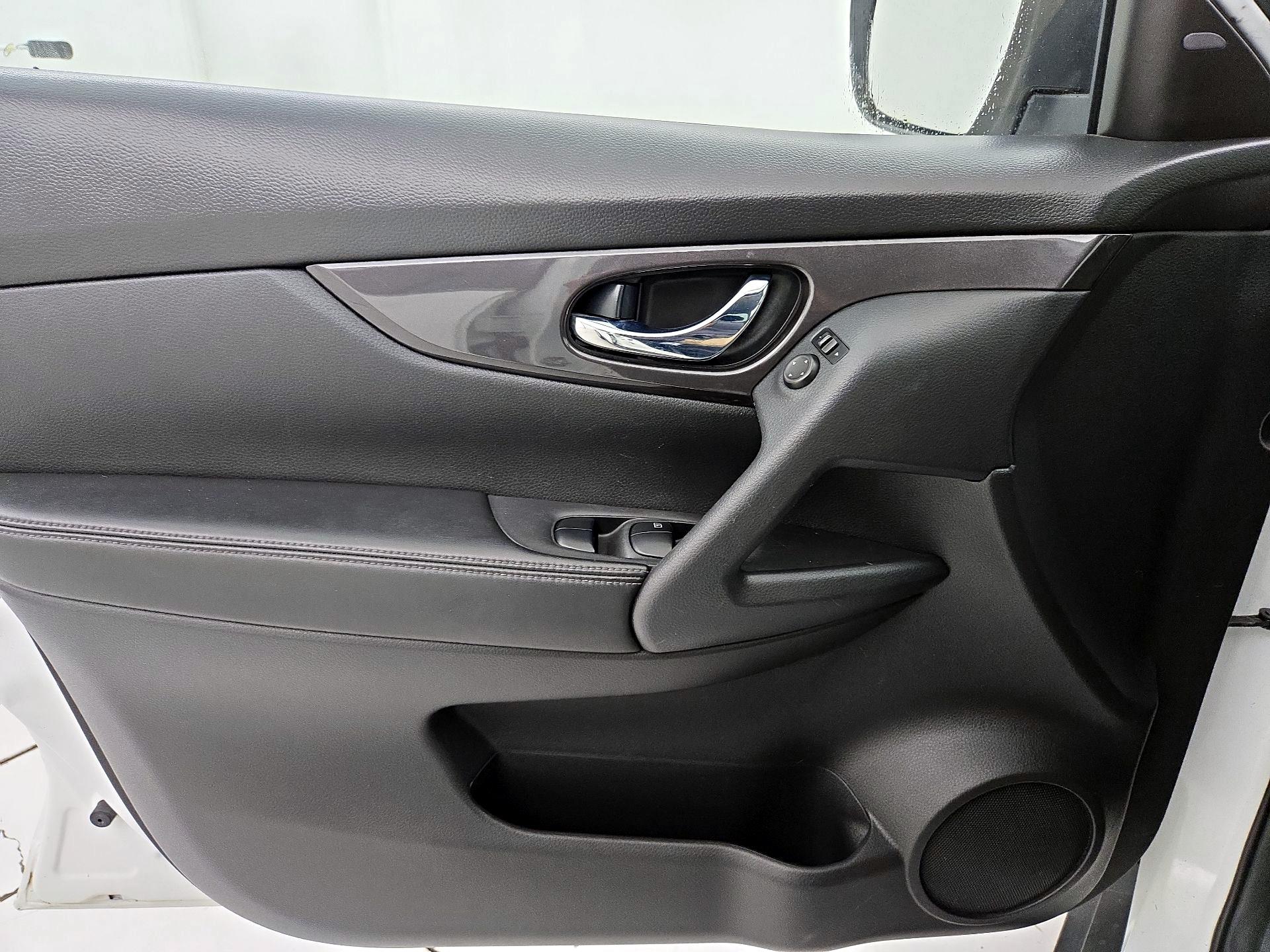 Thumbnail: 2020 Nissan Rogue - 12