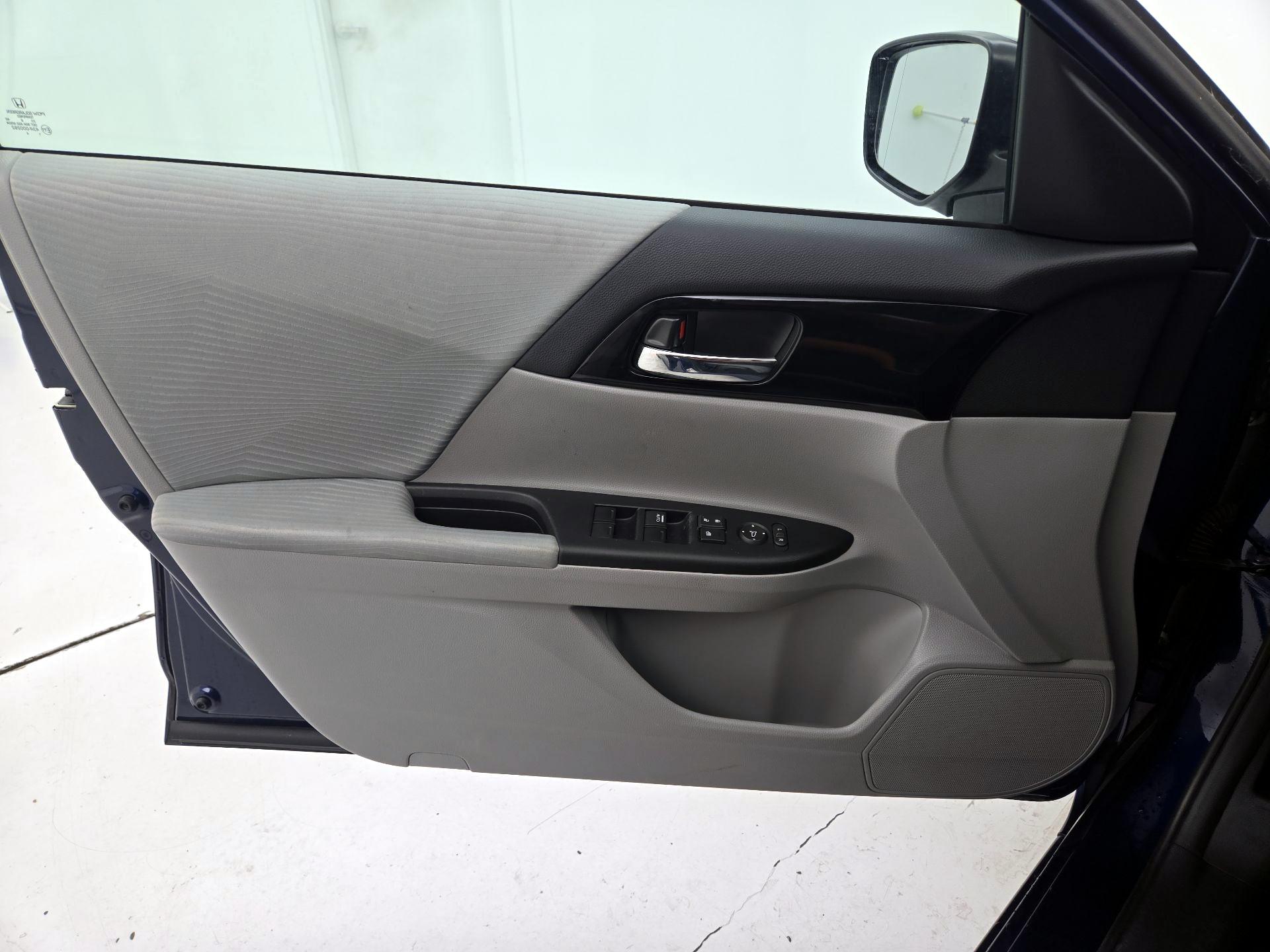 Thumbnail: 2016 Honda Accord - 12