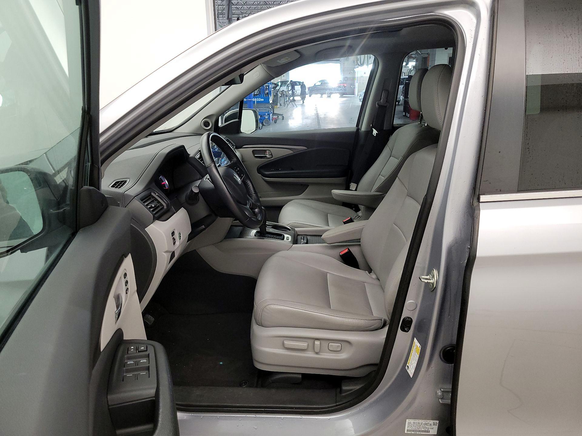 Thumbnail: 2019 Honda Pilot - 11