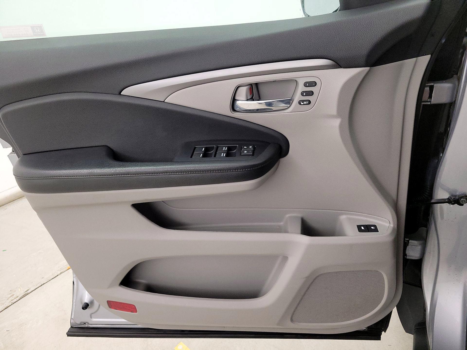 Thumbnail: 2019 Honda Pilot - 12