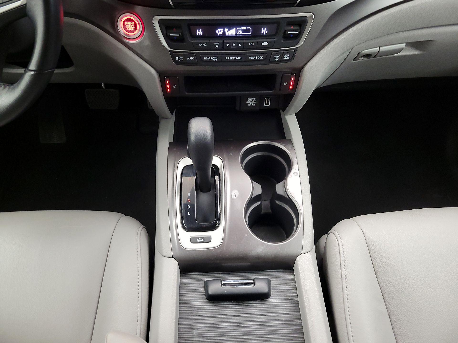 Thumbnail: 2019 Honda Pilot - 16