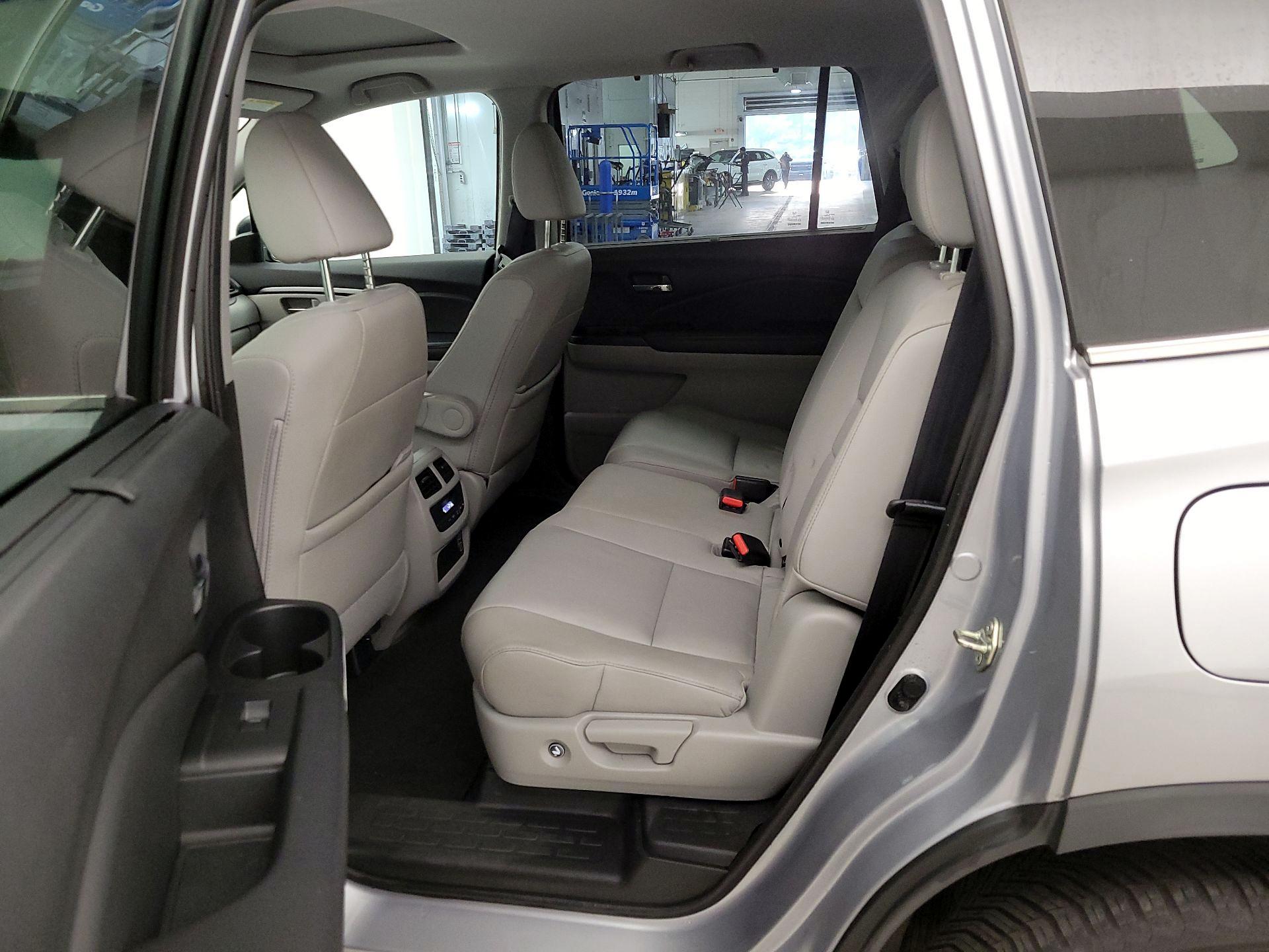 Thumbnail: 2019 Honda Pilot - 17