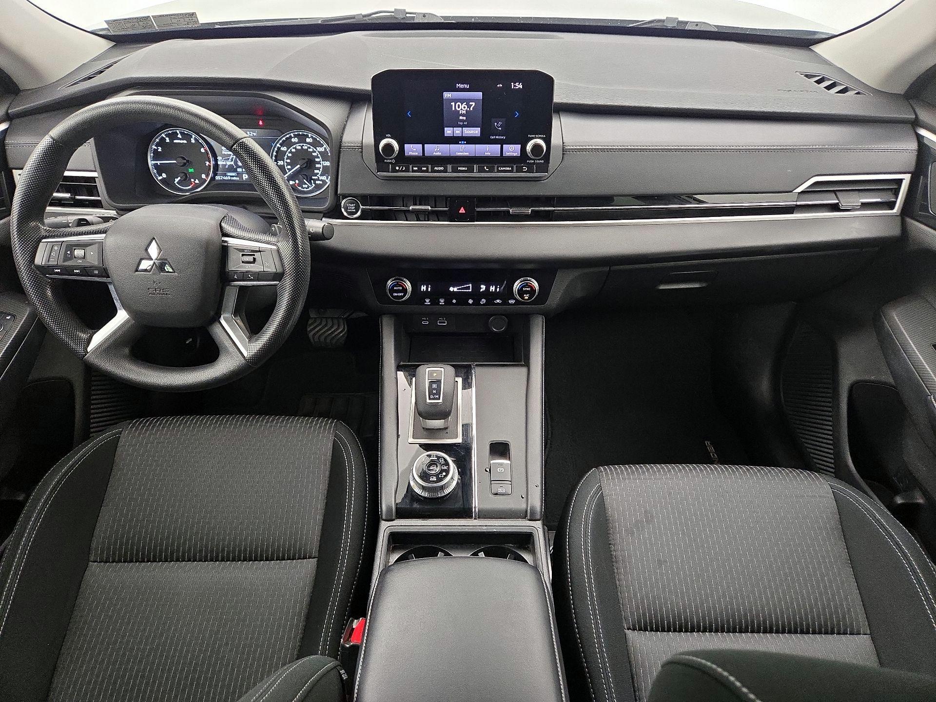 Thumbnail: 2022 Mitsubishi Outlander - 9