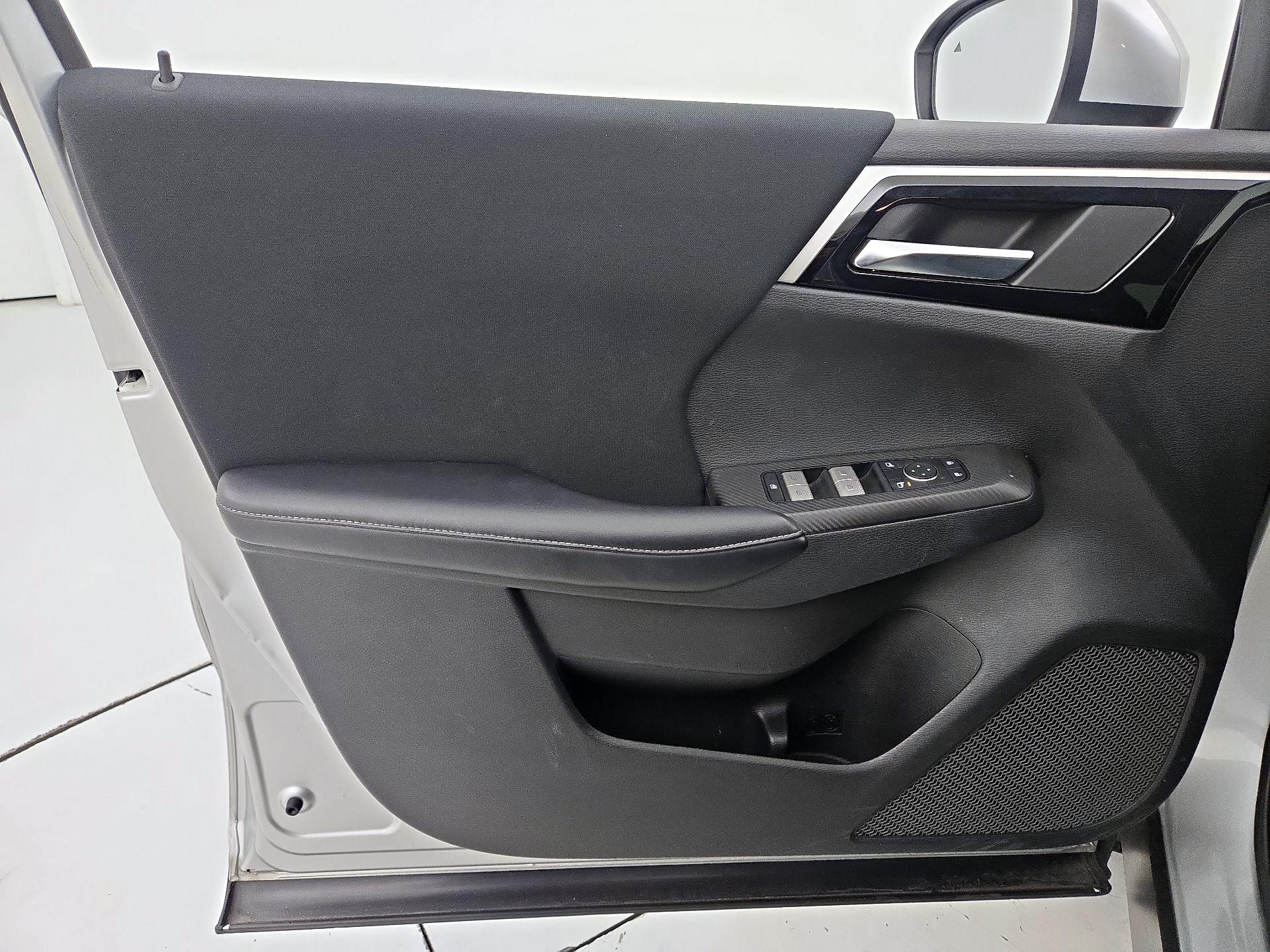 Thumbnail: 2022 Mitsubishi Outlander - 12