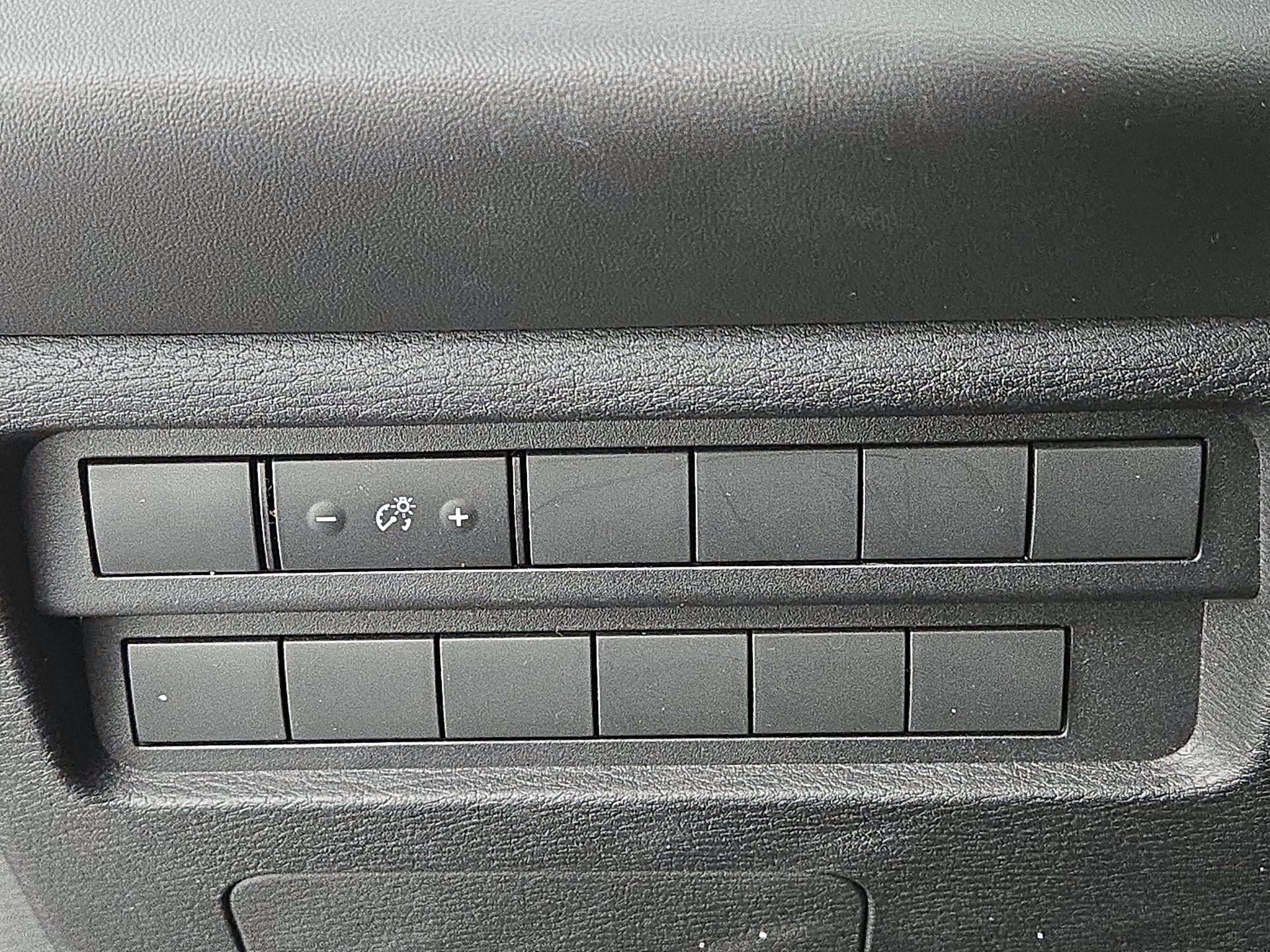 Thumbnail: 2022 Mitsubishi Outlander - 13