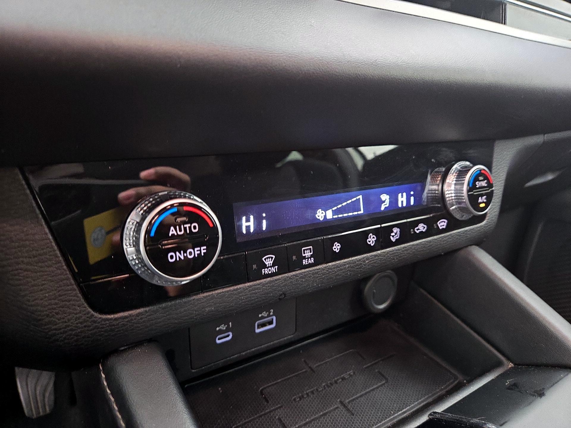 Thumbnail: 2022 Mitsubishi Outlander - 16