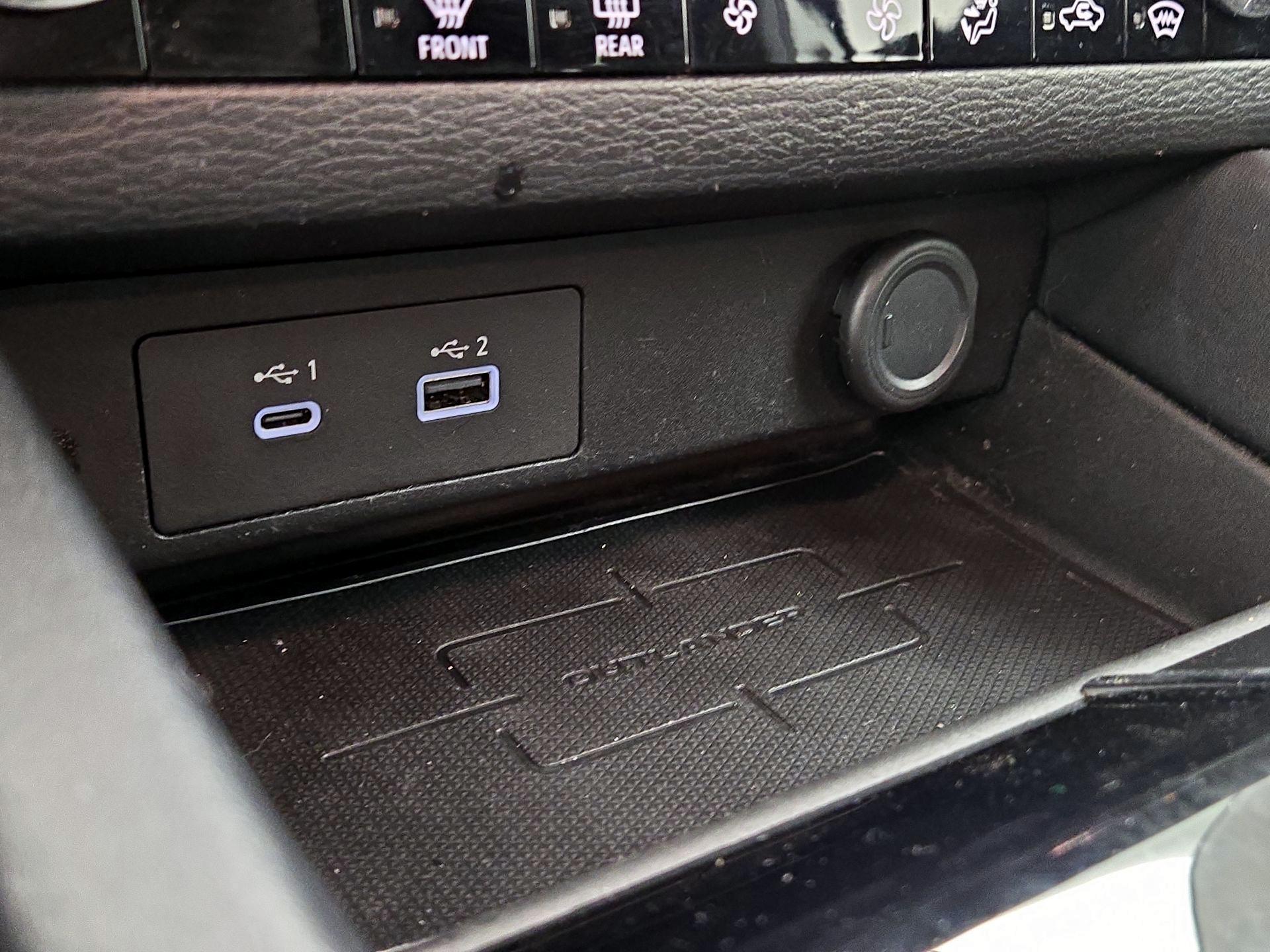 Thumbnail: 2022 Mitsubishi Outlander - 18