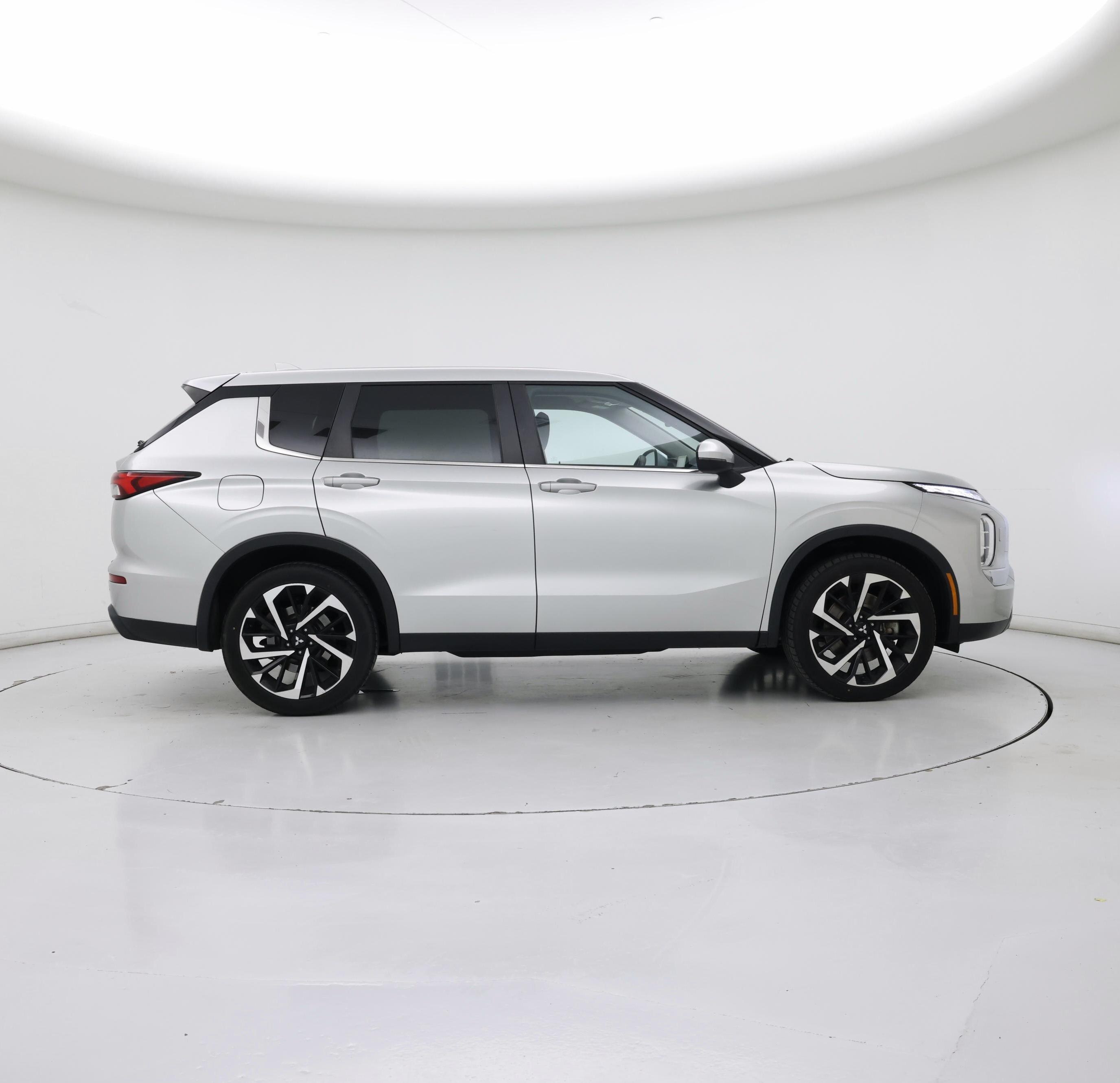 Thumbnail: 2022 Mitsubishi Outlander - 7