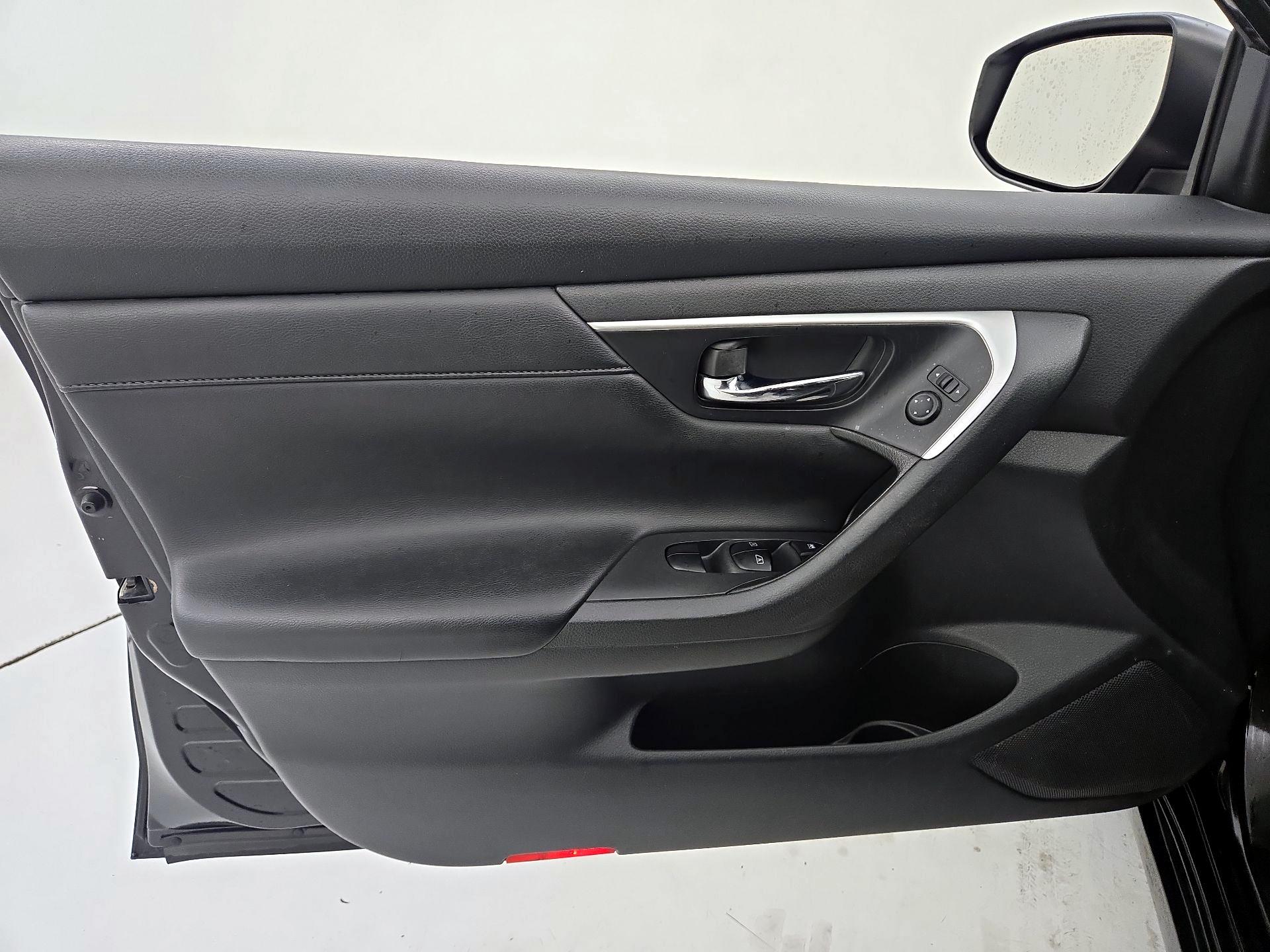 Thumbnail: 2018 Nissan Altima - 12