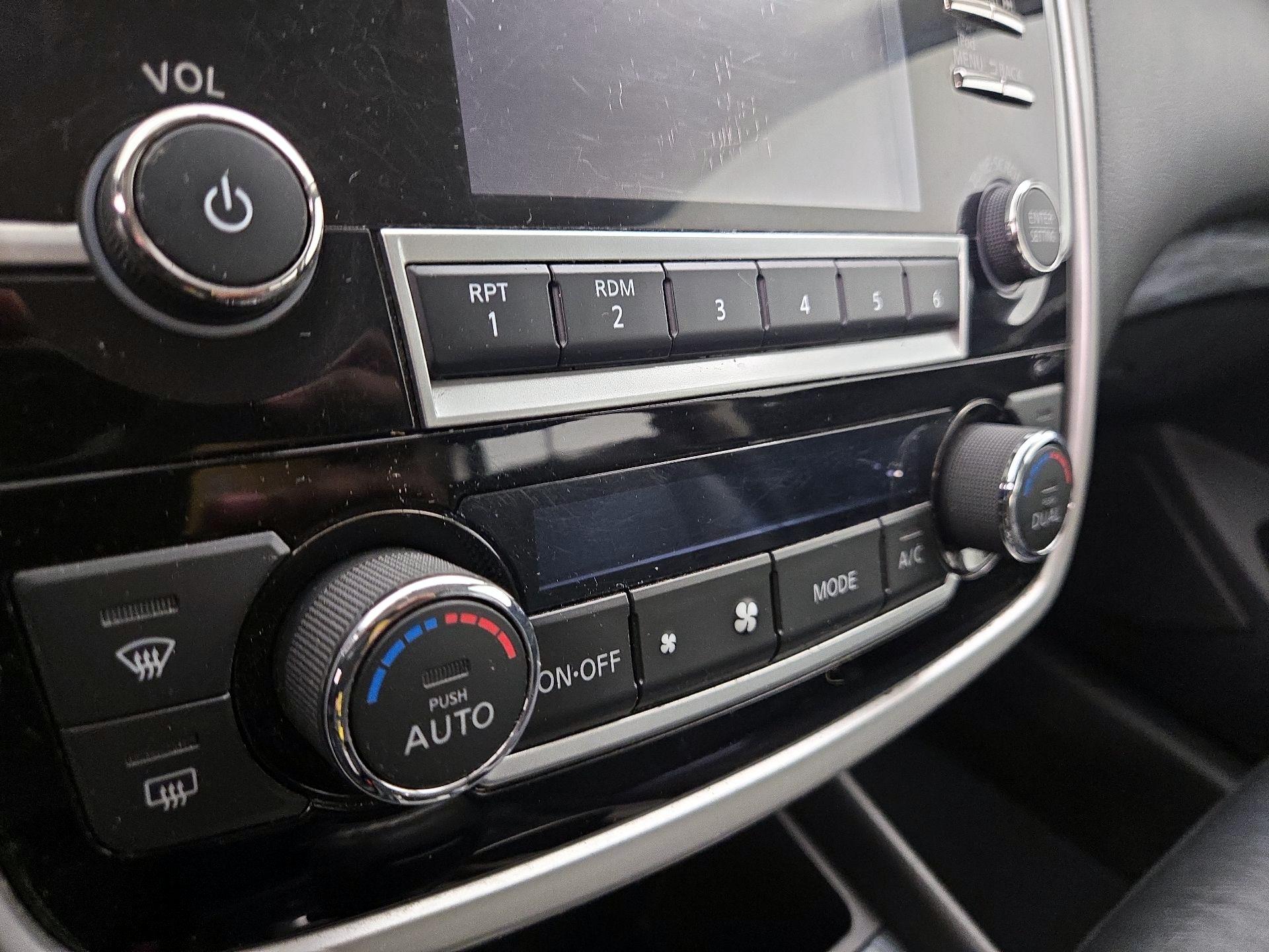 Thumbnail: 2018 Nissan Altima - 16