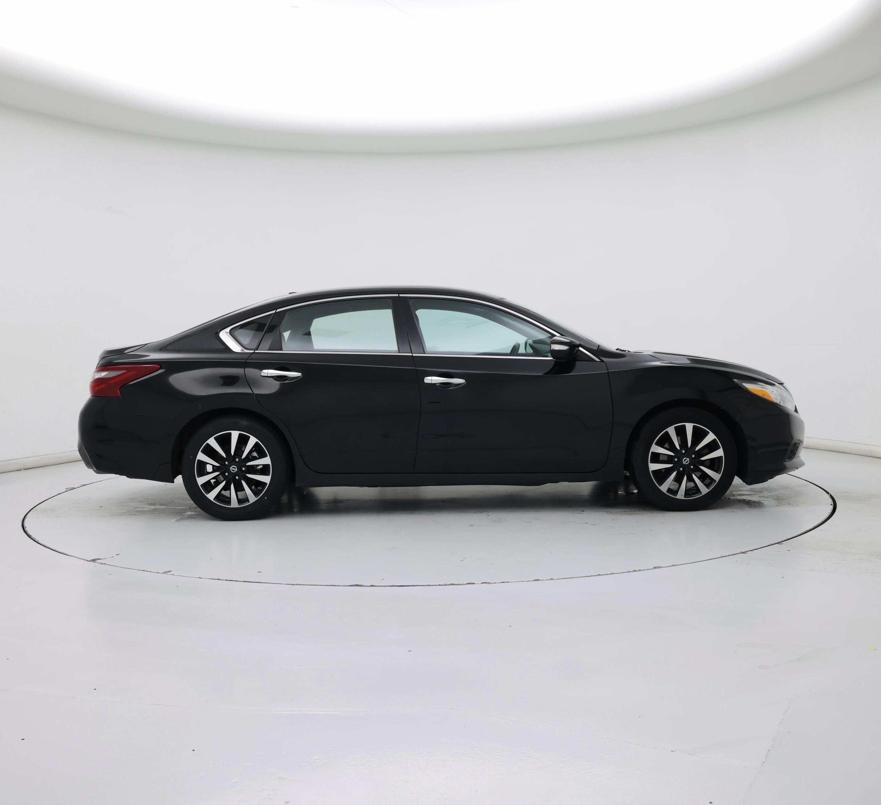 Thumbnail: 2018 Nissan Altima - 7