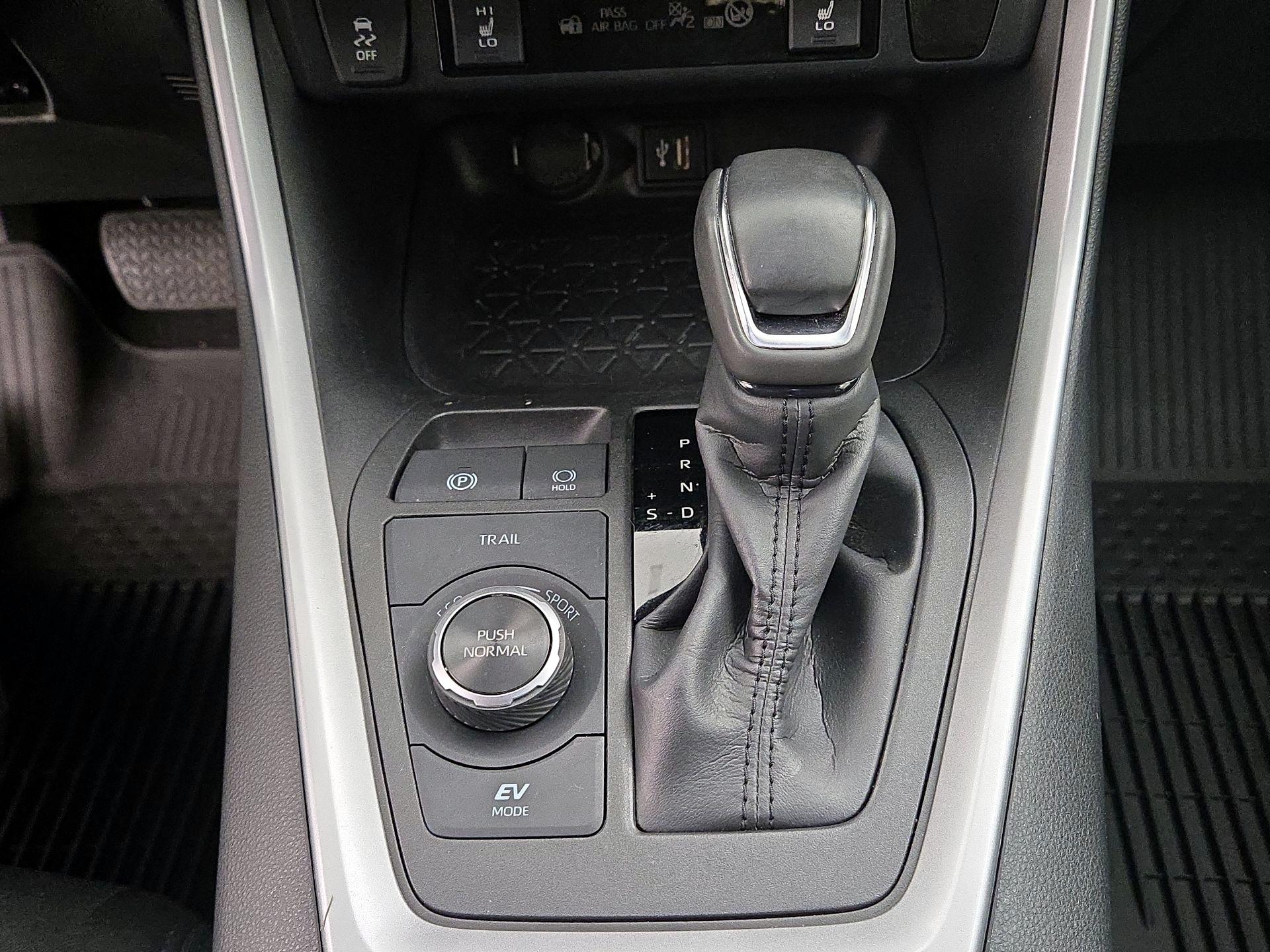 Thumbnail: 2023 Toyota RAV4 - 17