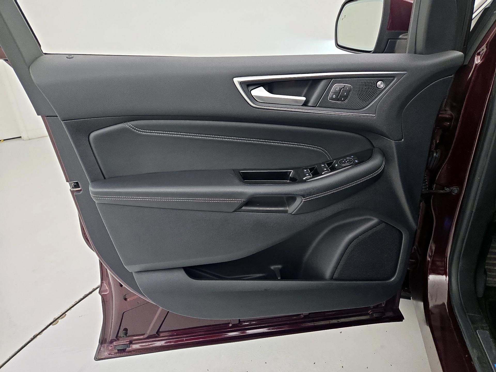 Thumbnail: 2020 Ford Edge - 12