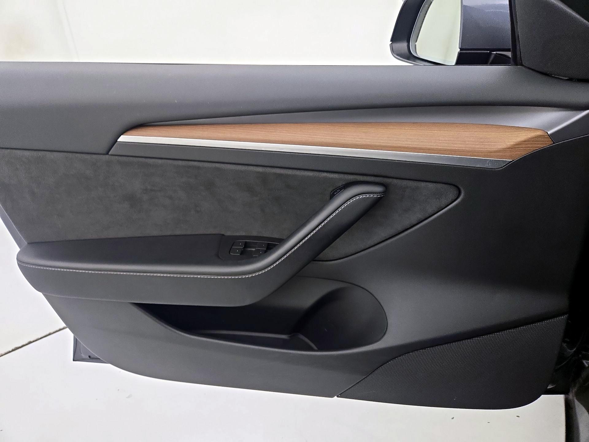 Thumbnail: 2021 Tesla Model 3 - 12