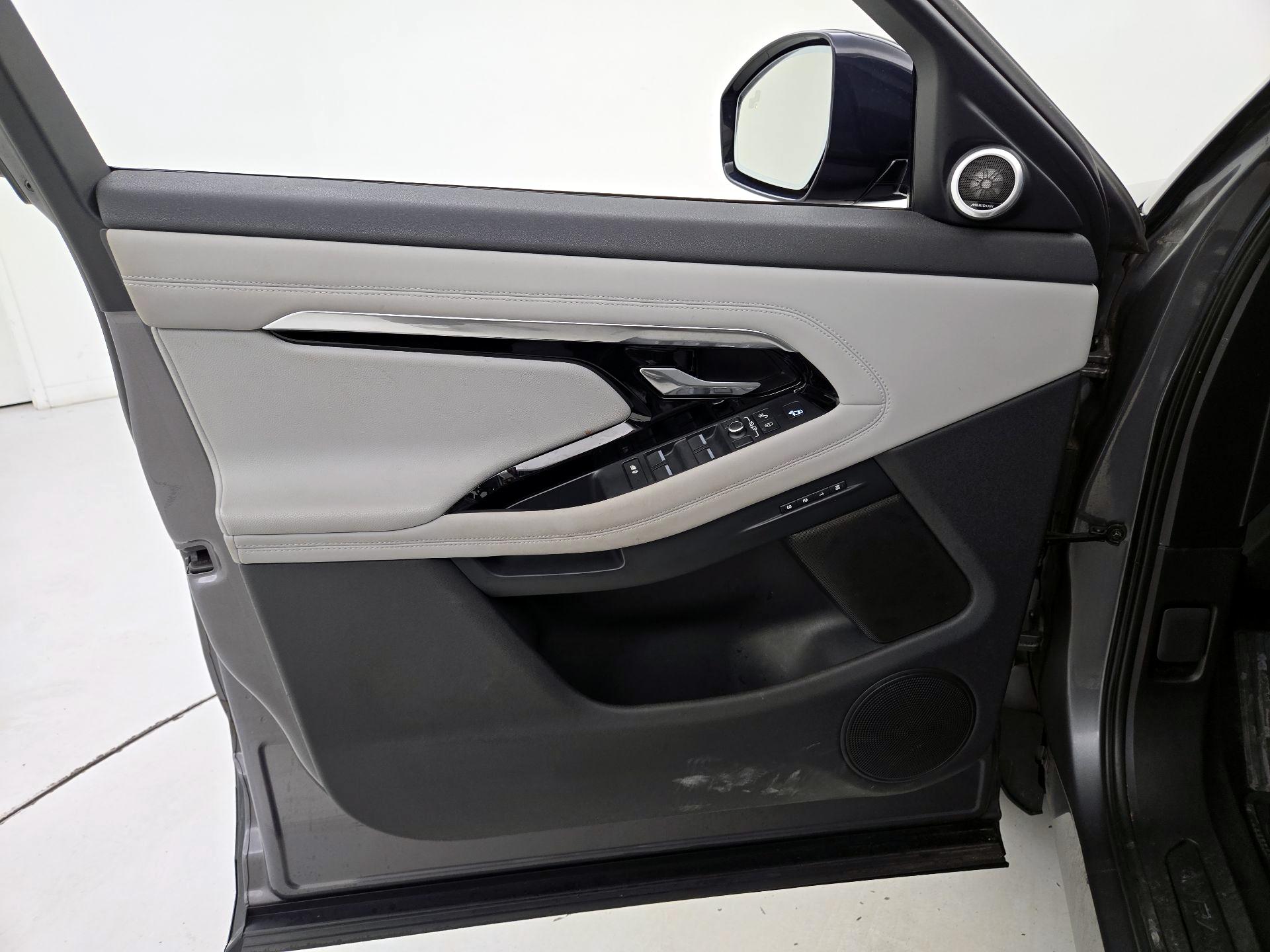 Thumbnail: 2020 Land Rover Range Rover Evoque - 12