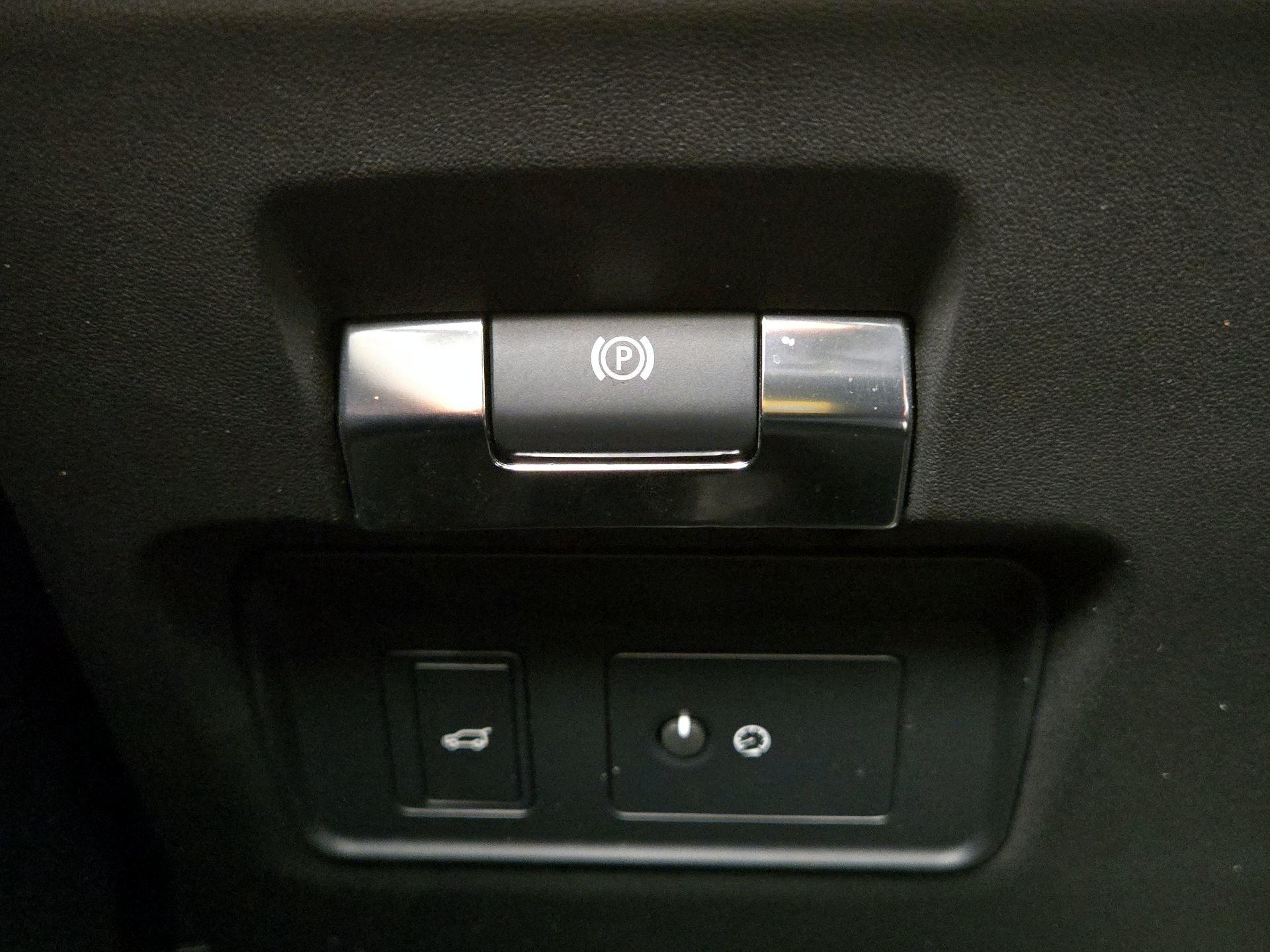 Thumbnail: 2020 Land Rover Range Rover Evoque - 13