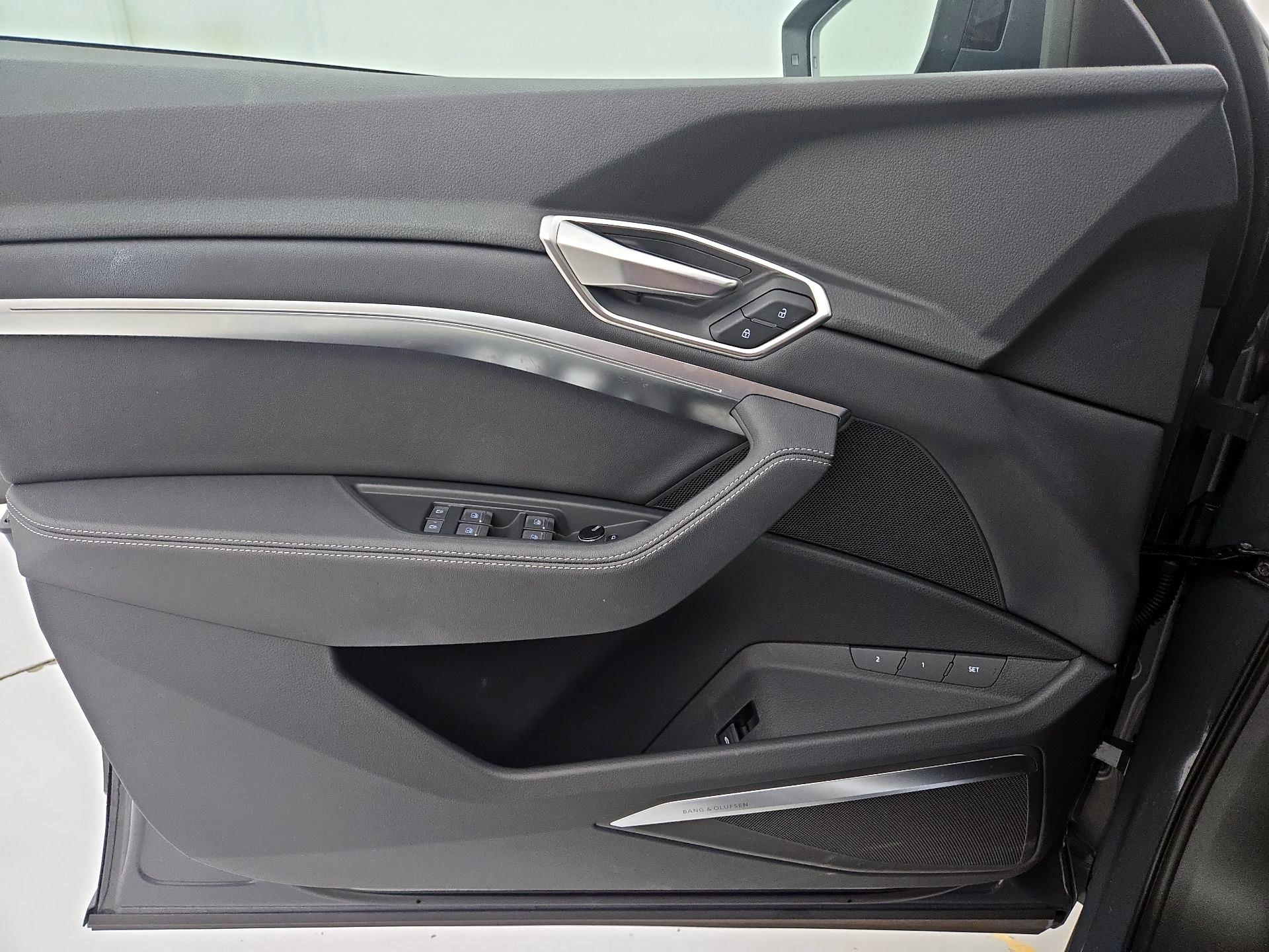 Thumbnail: 2024 Audi Q8 e-tron - 12