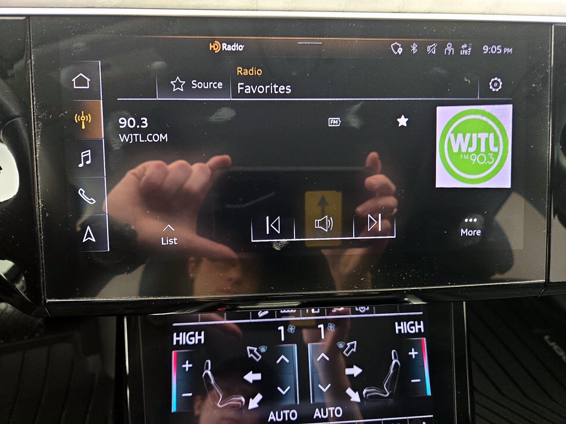 Thumbnail: 2024 Audi Q8 e-tron - 16