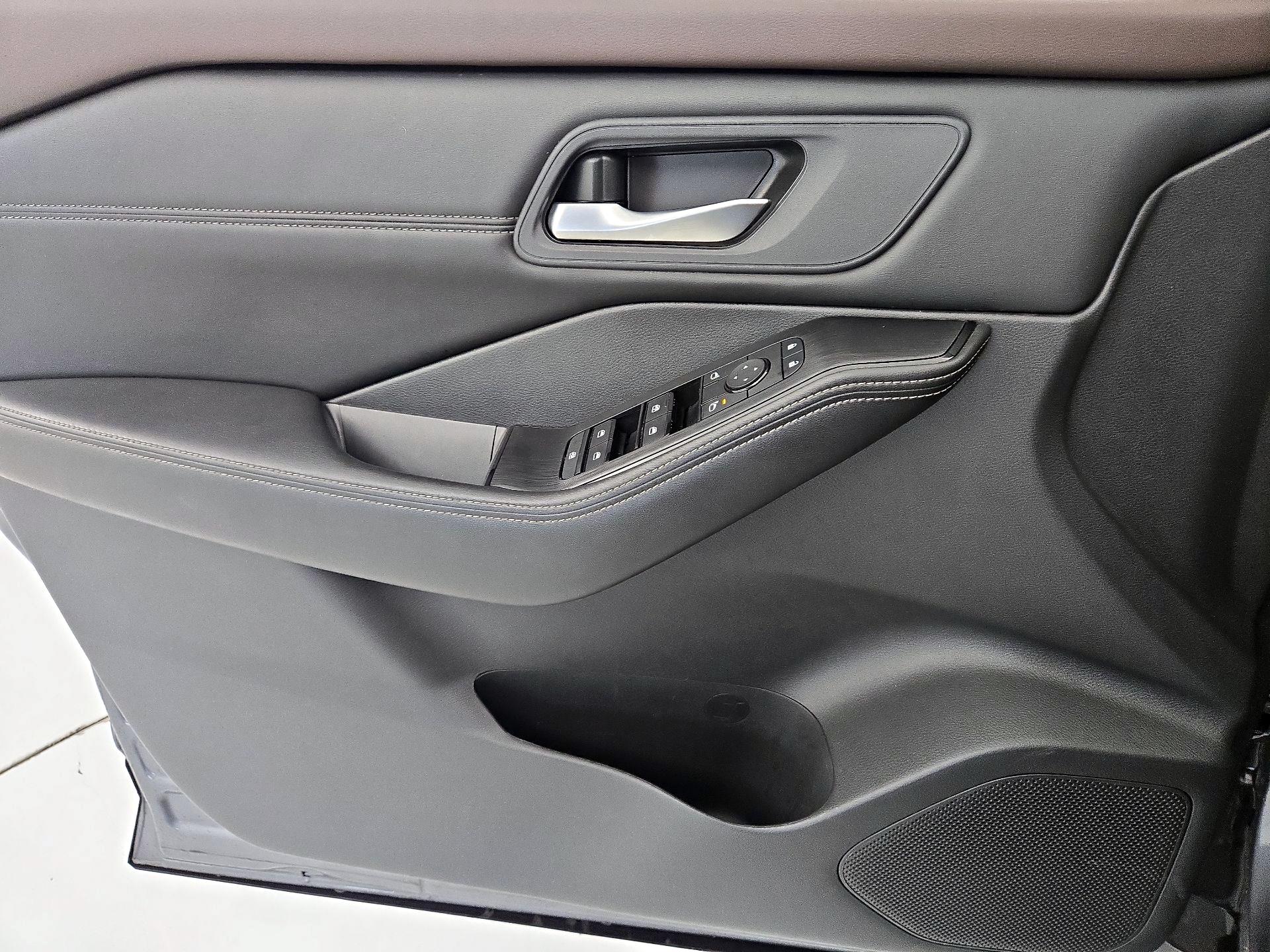 Thumbnail: 2023 Nissan Rogue - 12