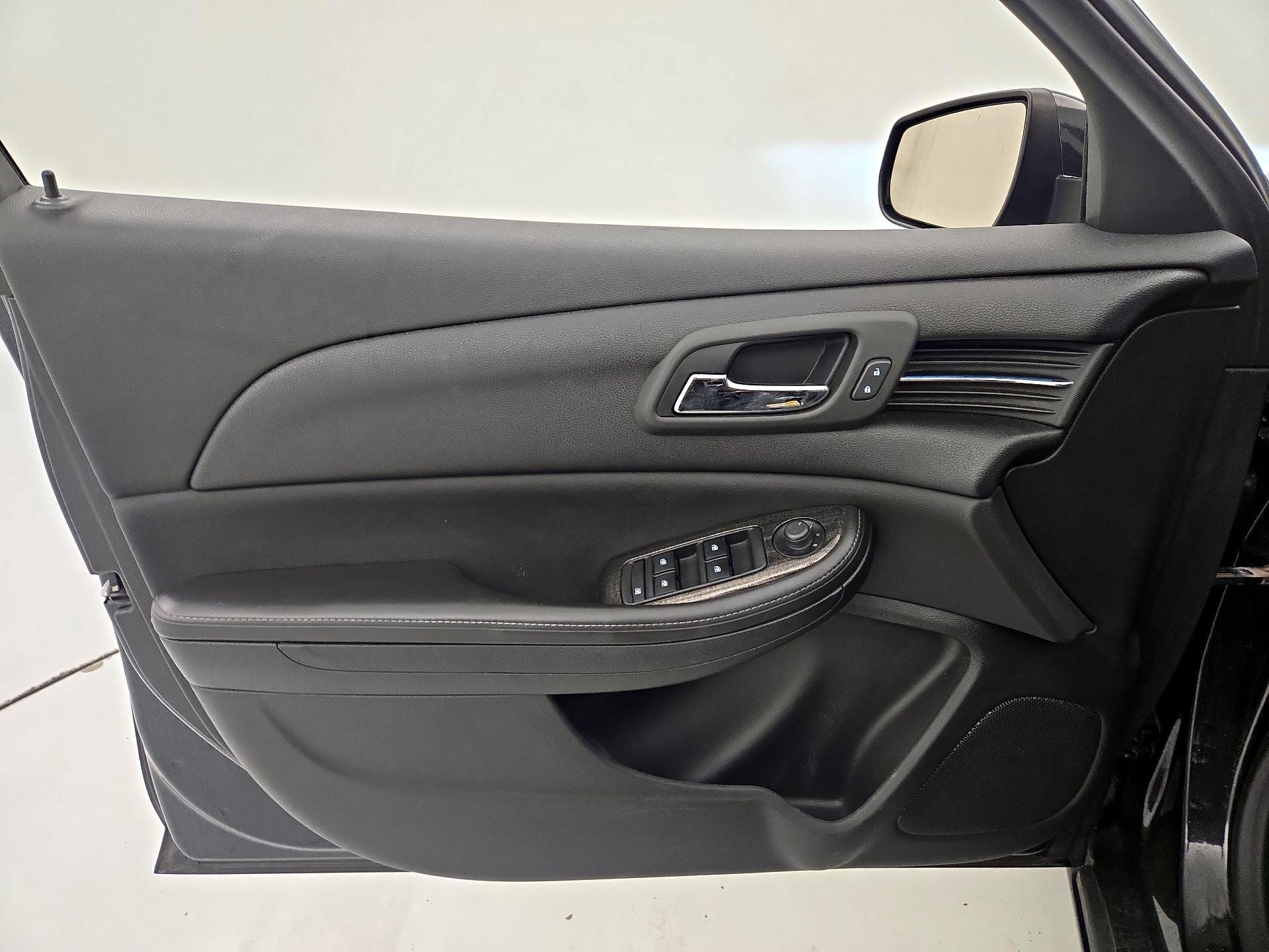 Thumbnail: 2015 Chevrolet Malibu - 12