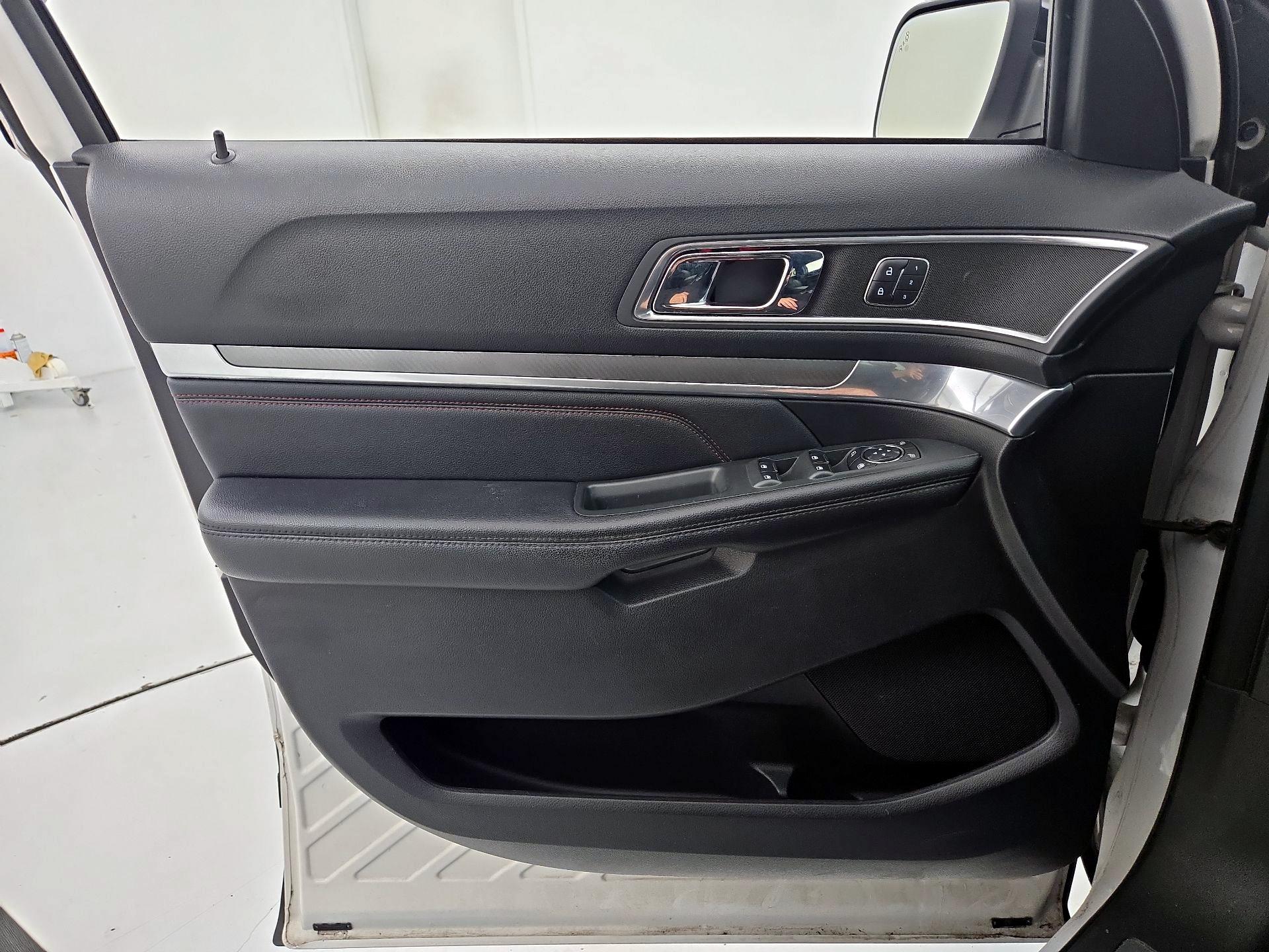 Thumbnail: 2017 Ford Explorer - 12