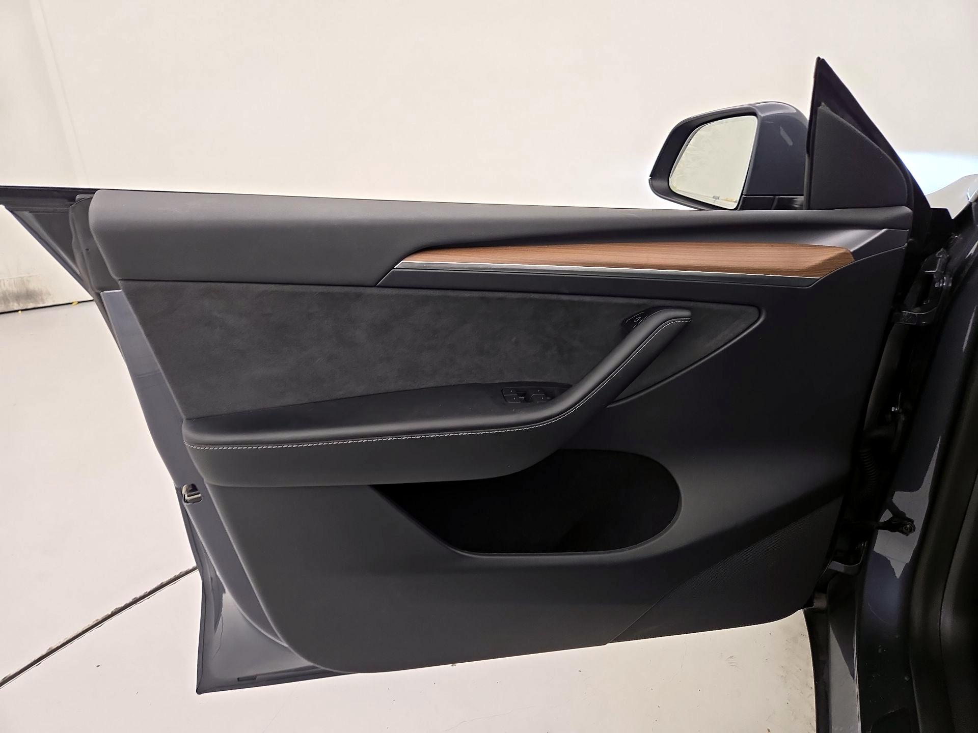 Thumbnail: 2023 Tesla Model Y - 12