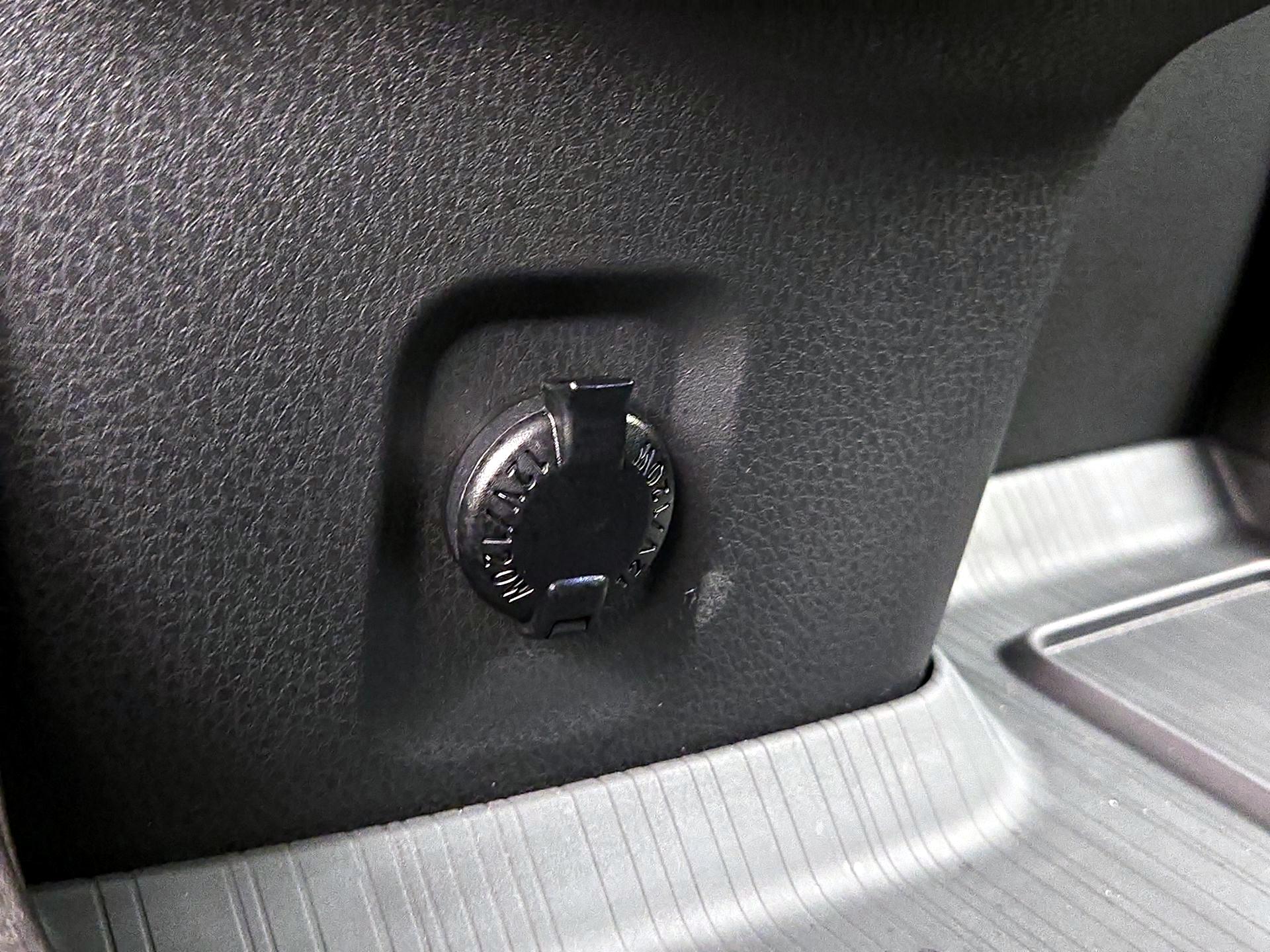 Thumbnail: 2025 Toyota Sienna - 18