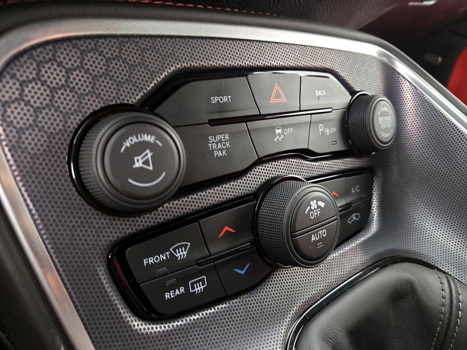 Thumbnail: 2016 Dodge Challenger - 16